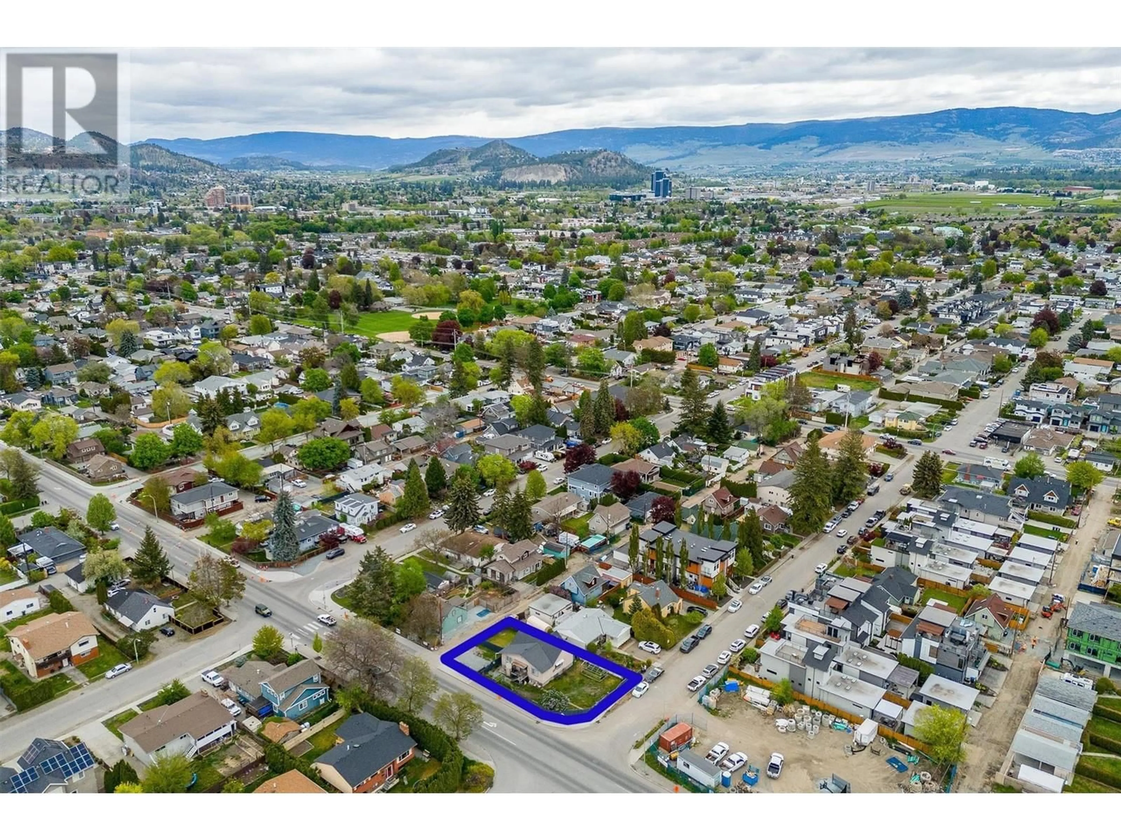 A pic from outside/outdoor area/front of a property/back of a property/a pic from drone, mountain view for 530 PATTERSON AVENUE, Kelowna British Columbia V1Y5C6