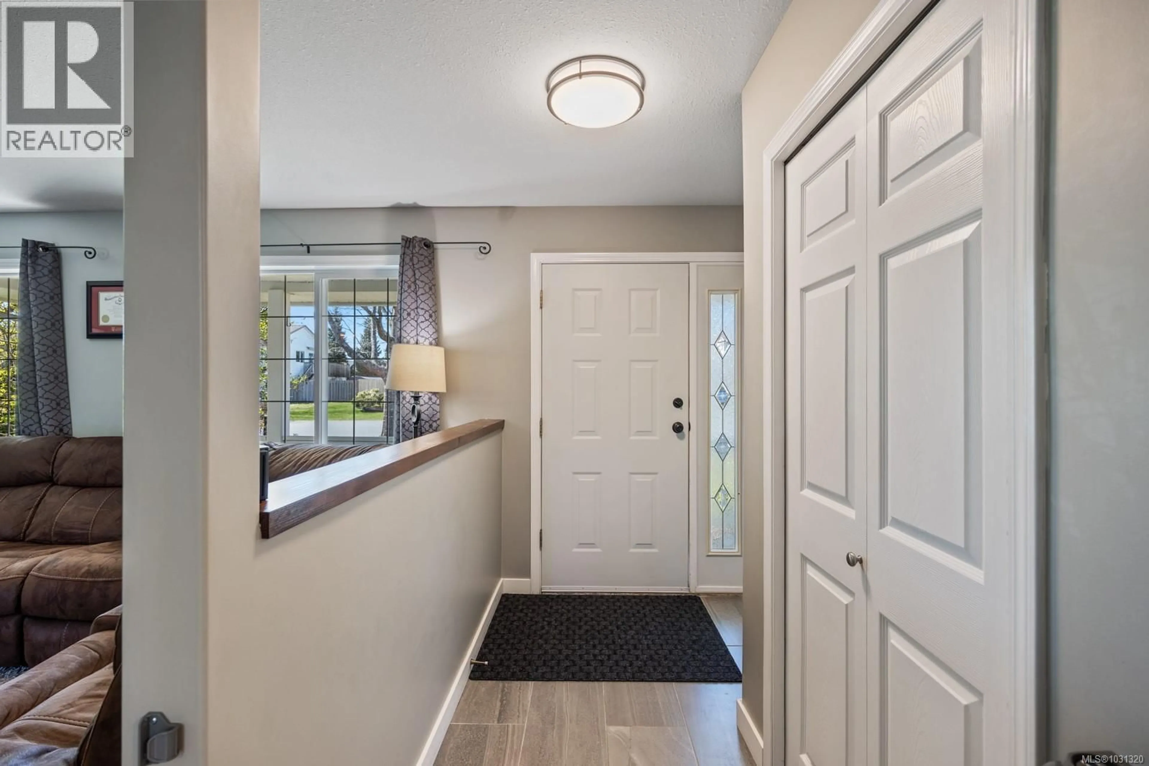 Indoor entryway for 2844 ELDERBERRY CRESCENT, Courtenay British Columbia V9N9W7