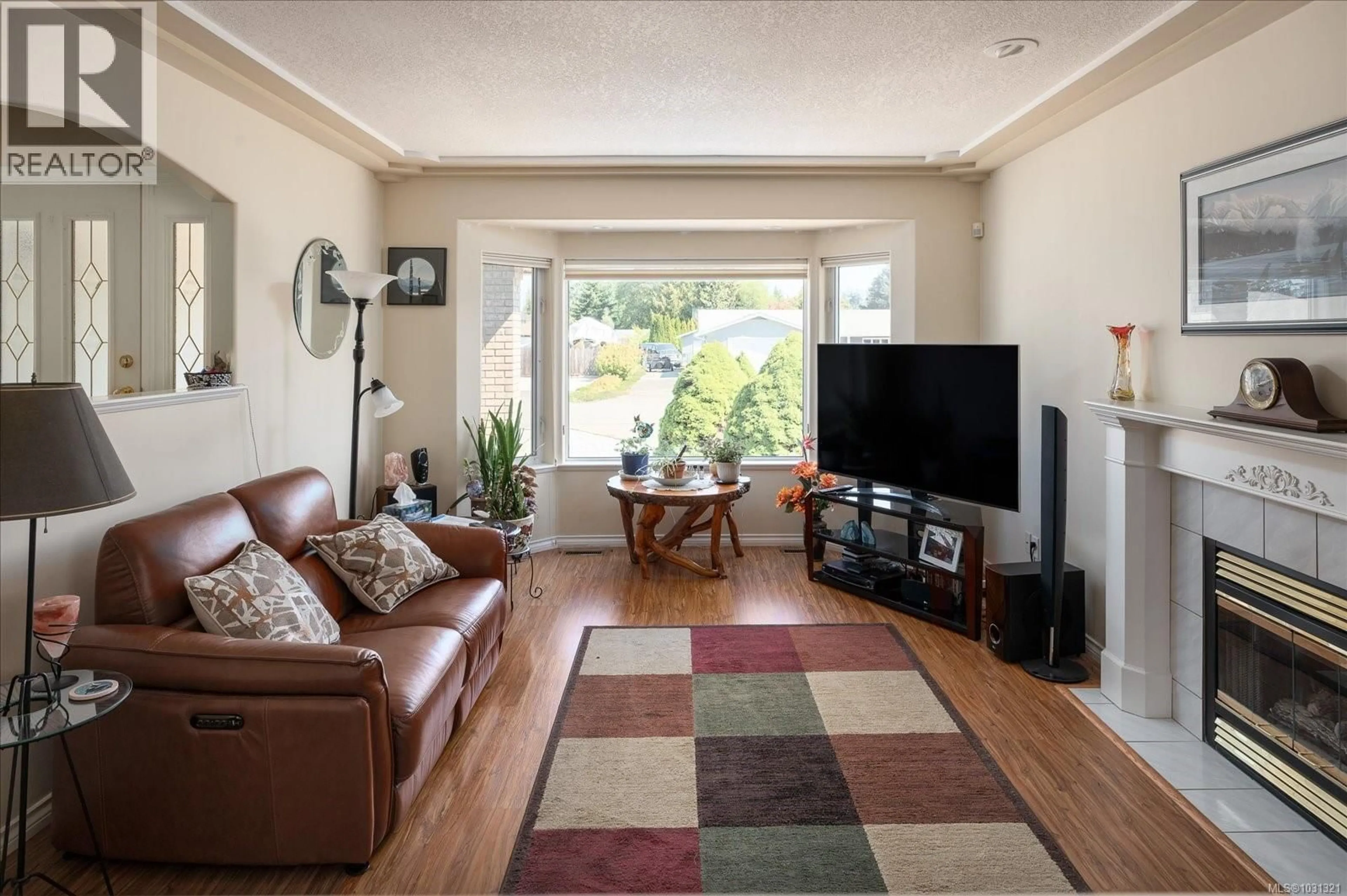 Living room with furniture, unknown for 530 DALMATIAN DRIVE, French Creek British Columbia V9P1Y4