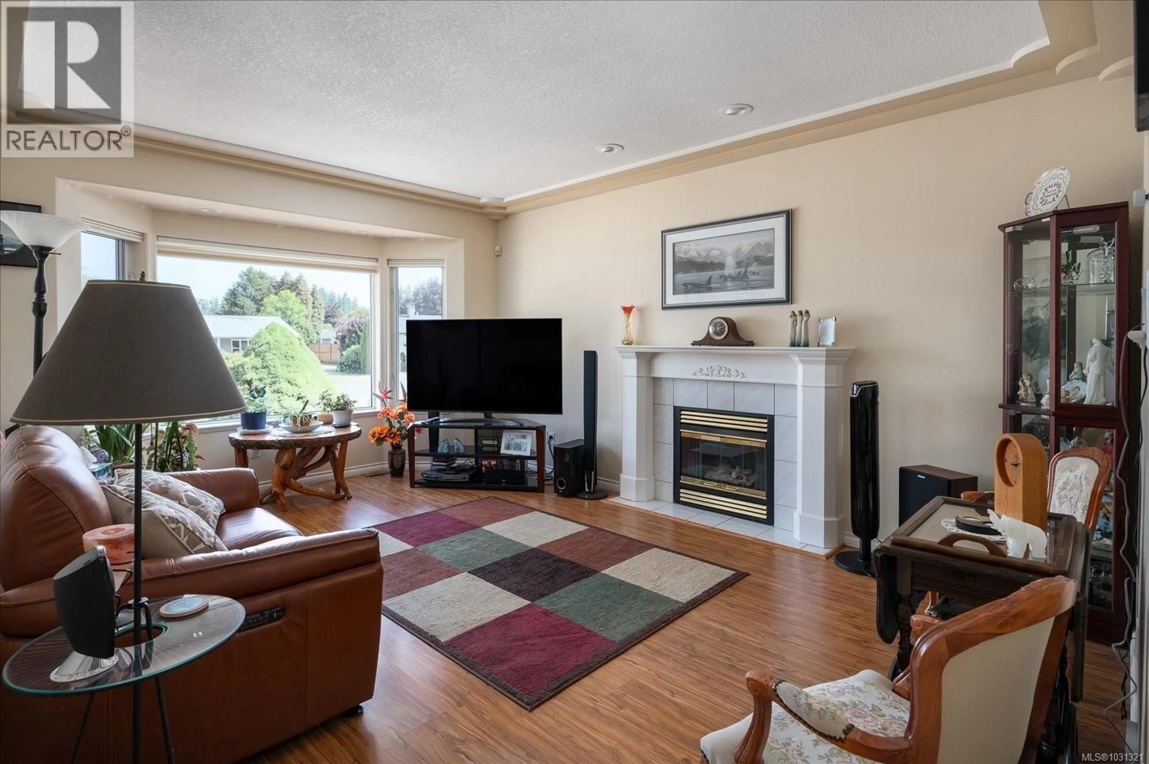 Living room with furniture, unknown for 530 DALMATIAN DRIVE, French Creek British Columbia V9P1Y4