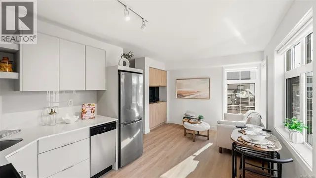 2201 - 4201 TYNDALL AVENUE, Saanich 3