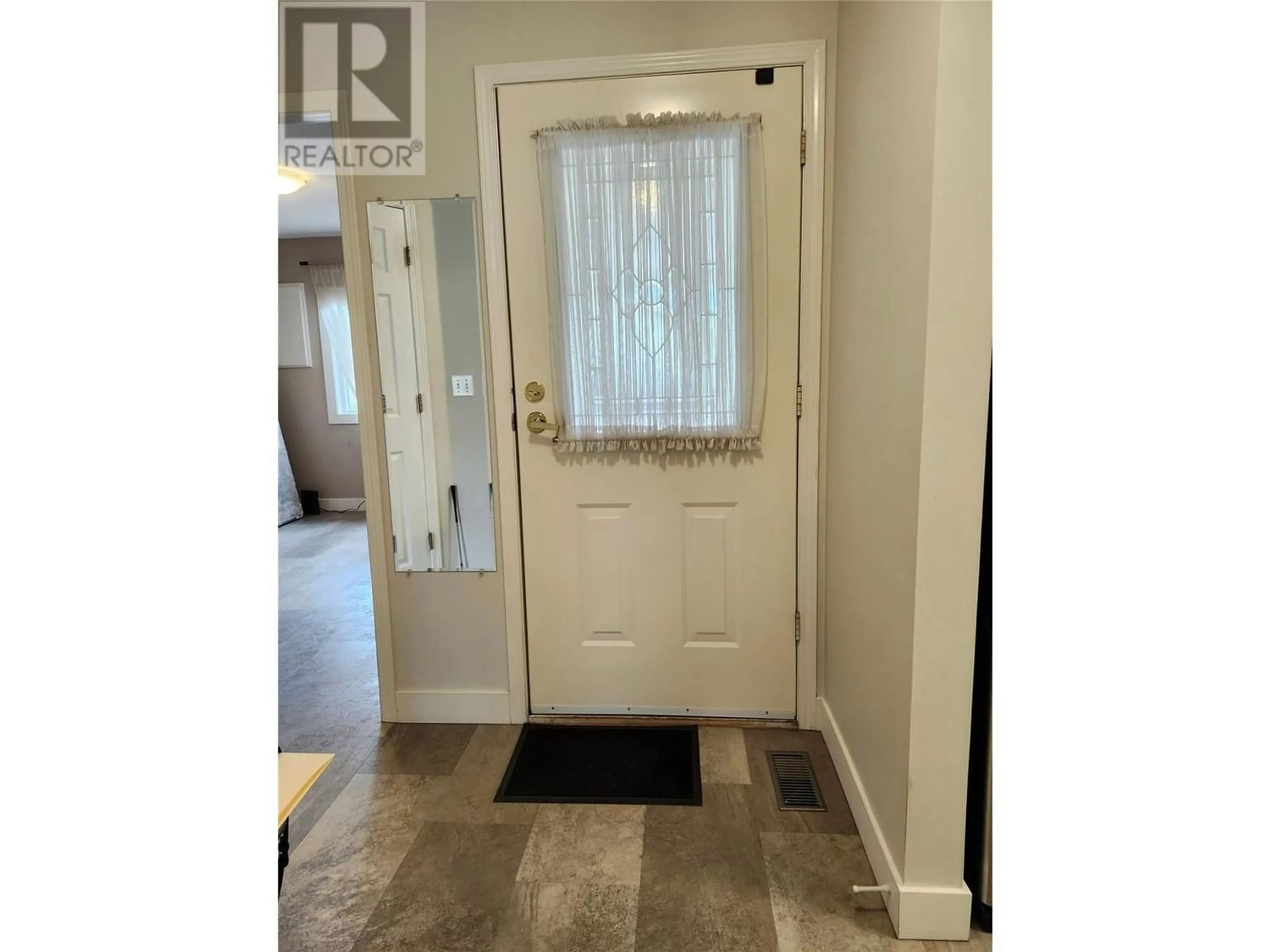 Indoor entryway for 2180 Fletcher Avenue Unit# 53, Armstrong British Columbia V0E1B1
