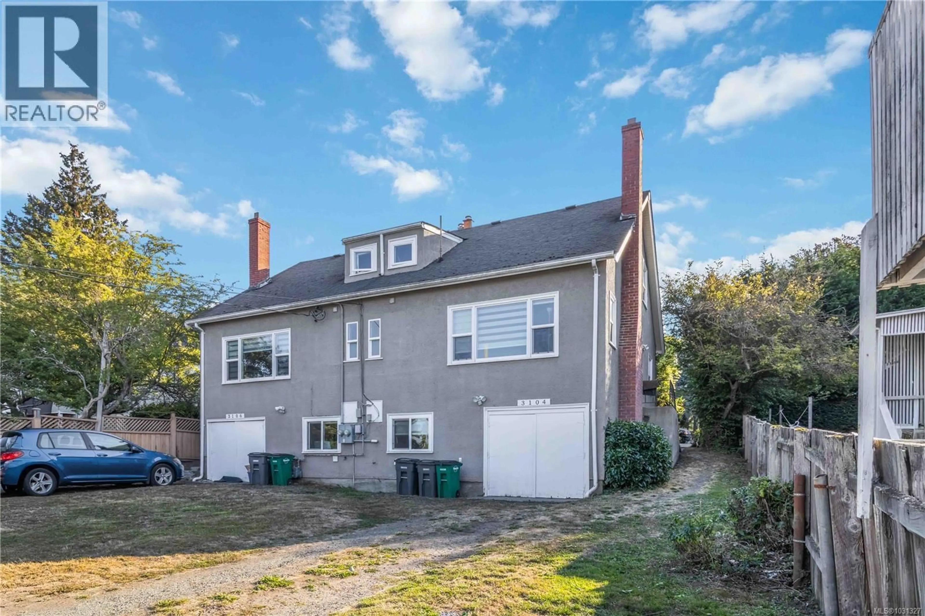 A pic from outside/outdoor area/front of a property/back of a property/a pic from drone, street for 3104-3106 RICHMOND ROAD, Saanich British Columbia V8P4P1