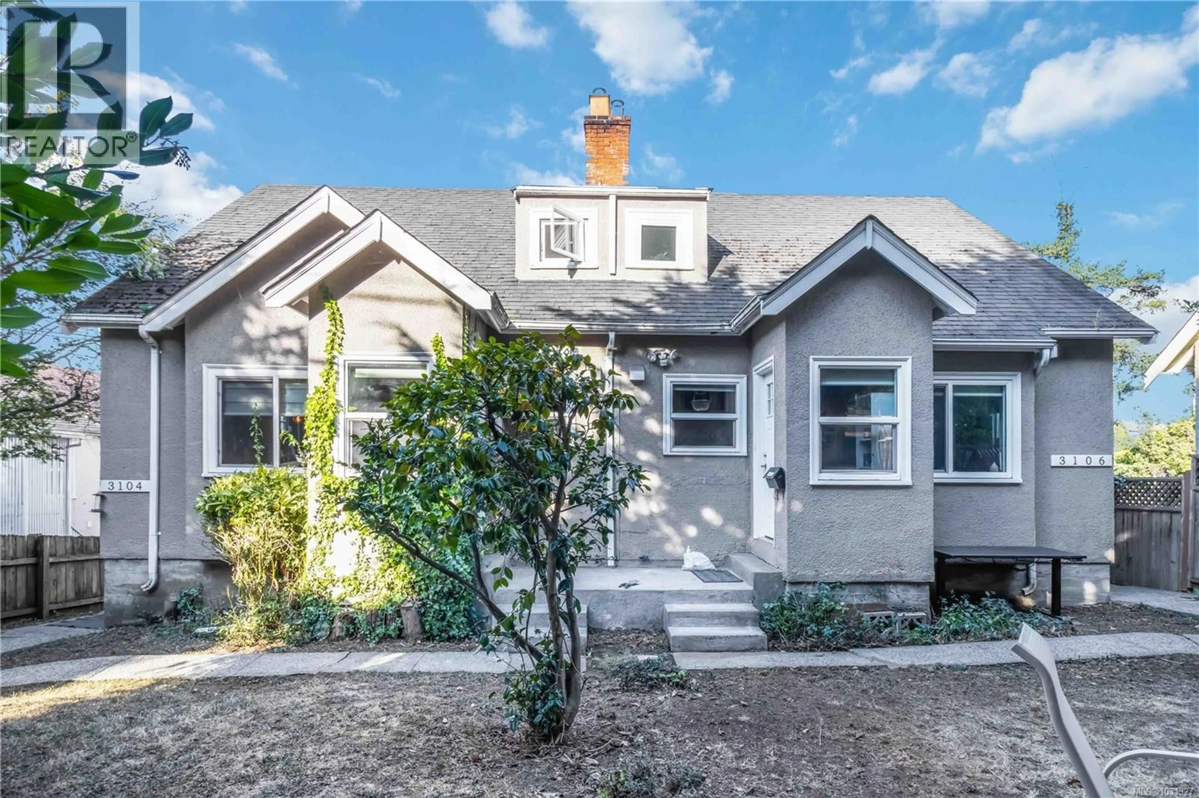 Home with vinyl exterior material, street for 3104-3106 RICHMOND ROAD, Saanich British Columbia V8P4P1