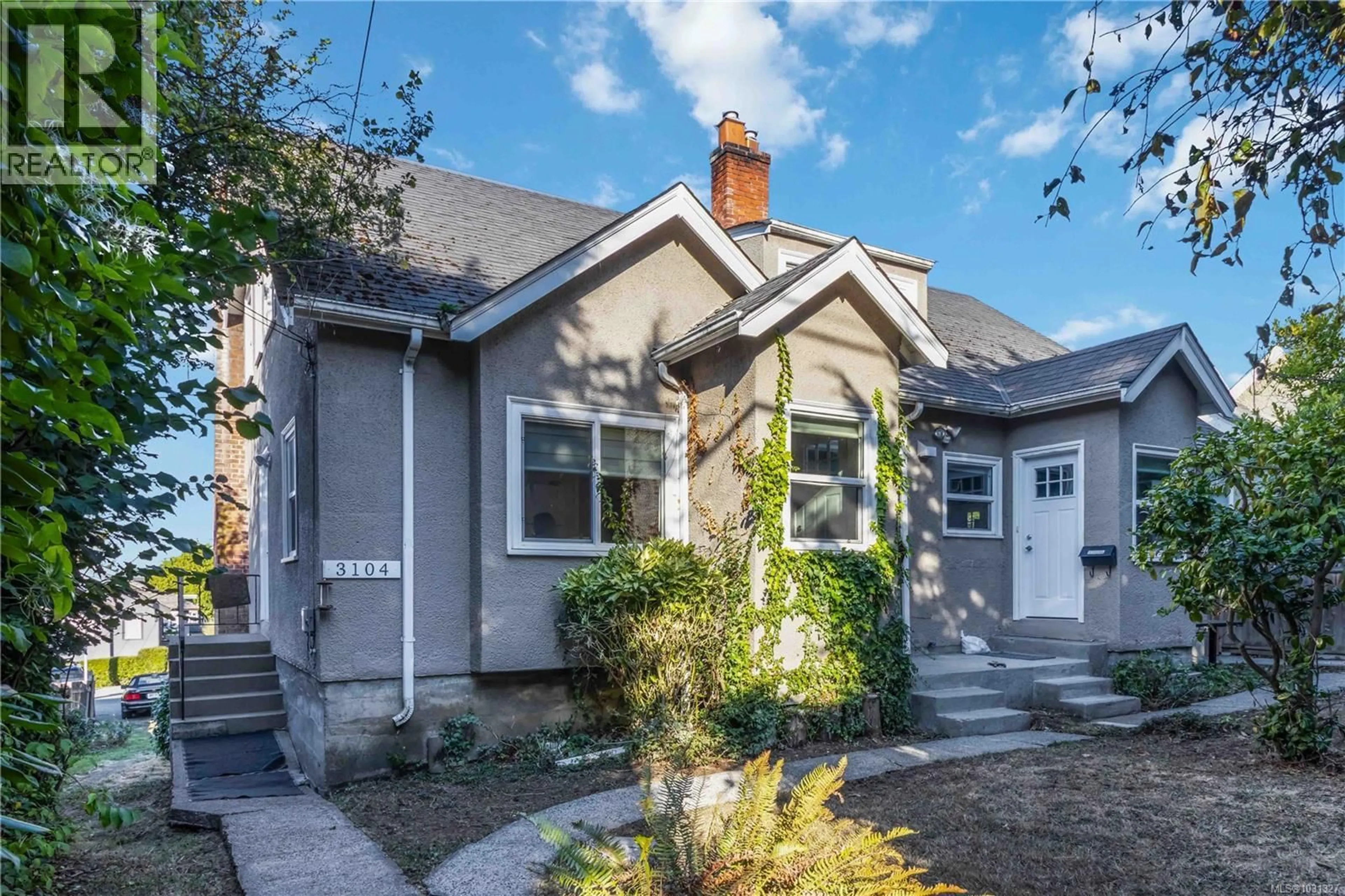 Home with brick exterior material, street for 3104-3106 RICHMOND ROAD, Saanich British Columbia V8P4P1