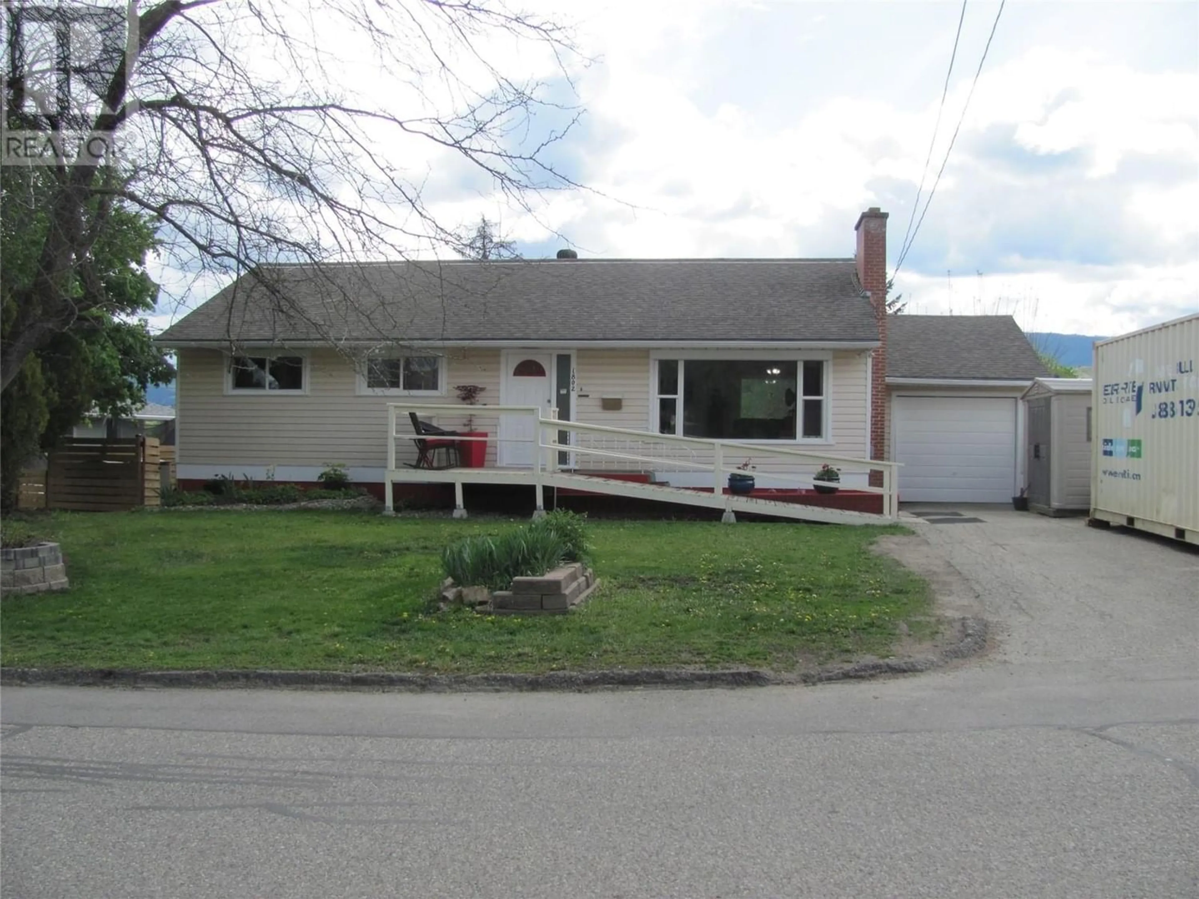 Frontside or backside of a home for 1802 28 Crescent, Vernon British Columbia V1T1V2