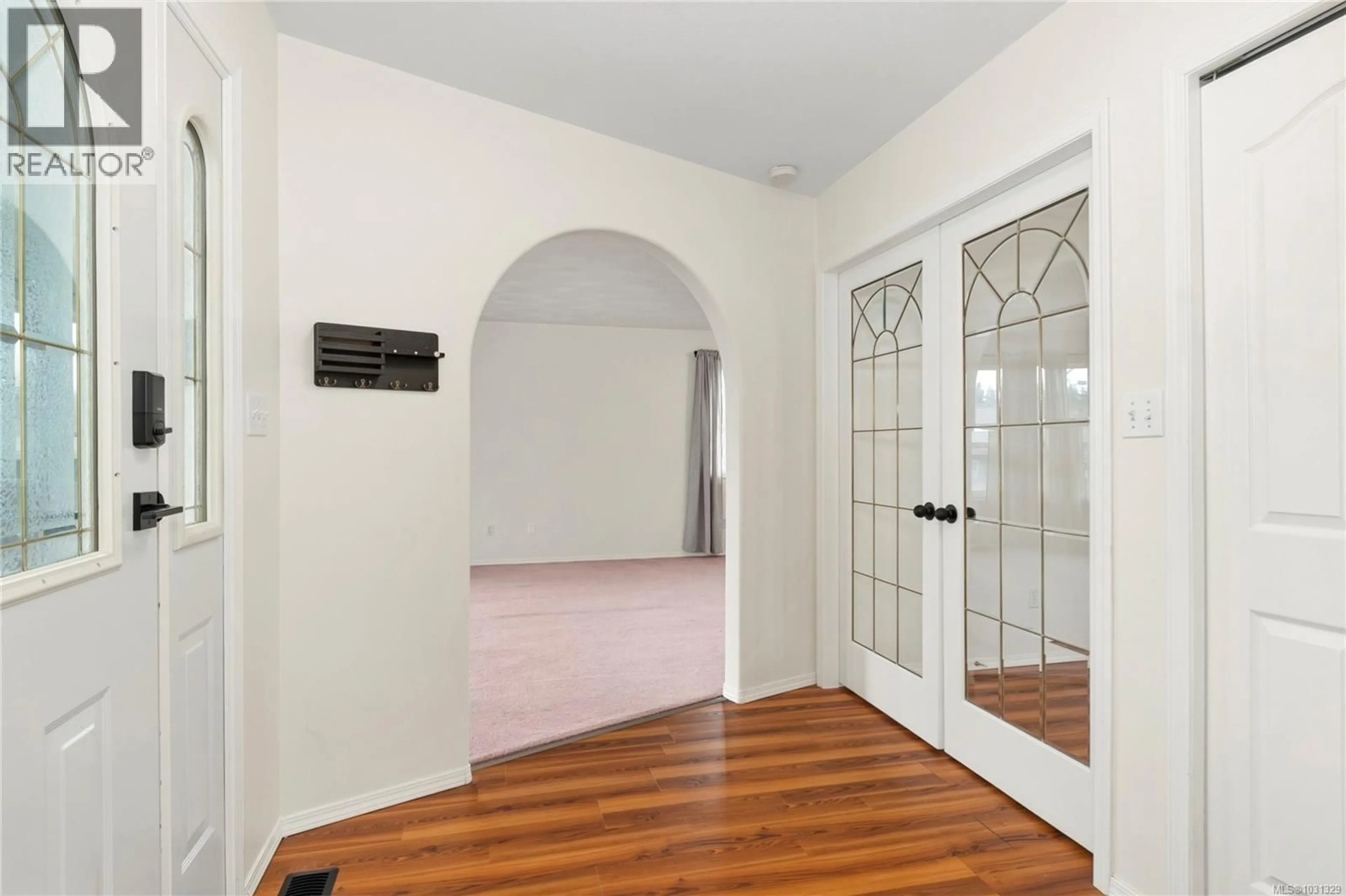 Indoor entryway for 880 NICHOLLS ROAD, Campbell River British Columbia V9W3P6