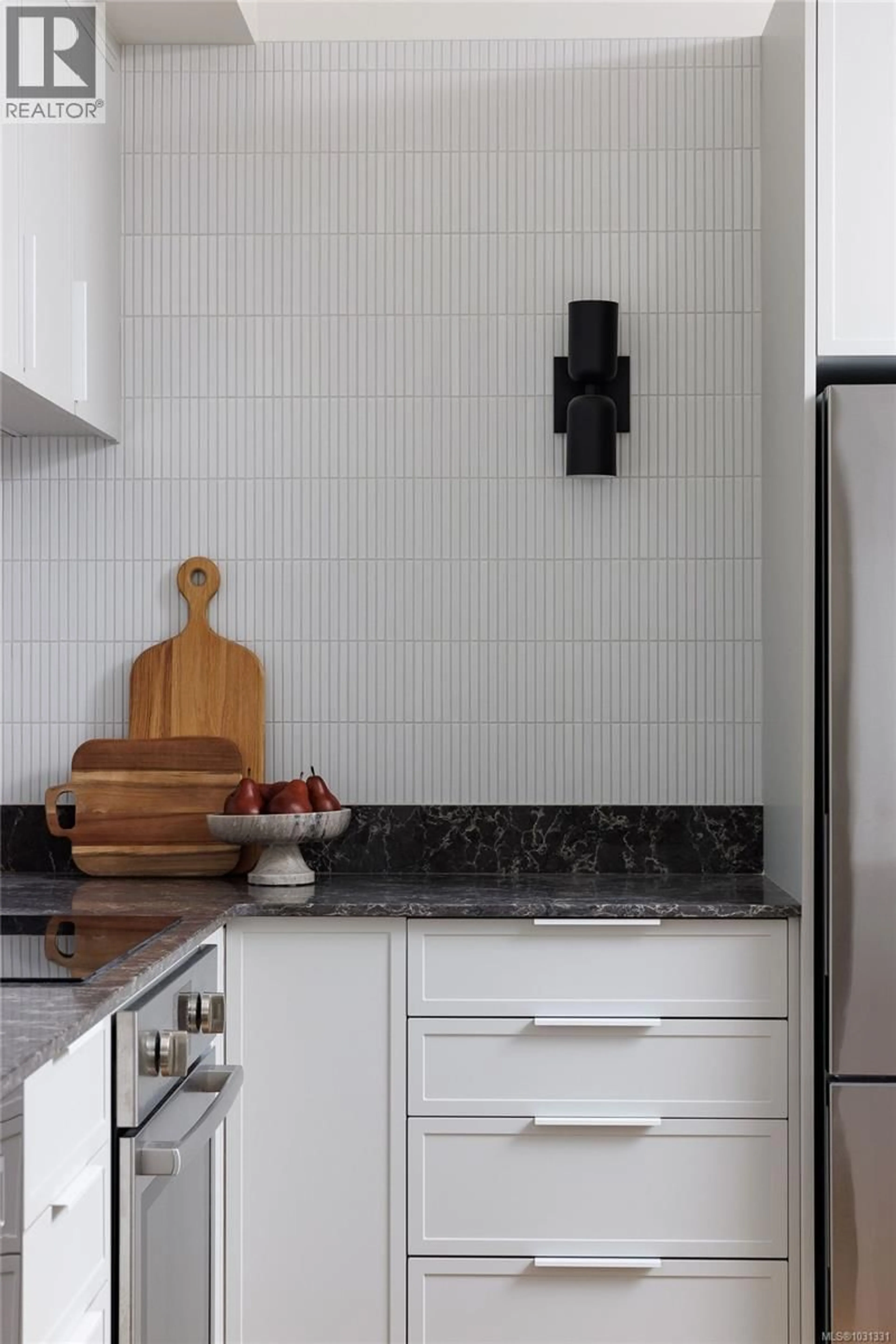 Contemporary kitchen, ceramic/tile floor for 12 - 1520 LOUISE PLACE, Saanich British Columbia V8P2T8