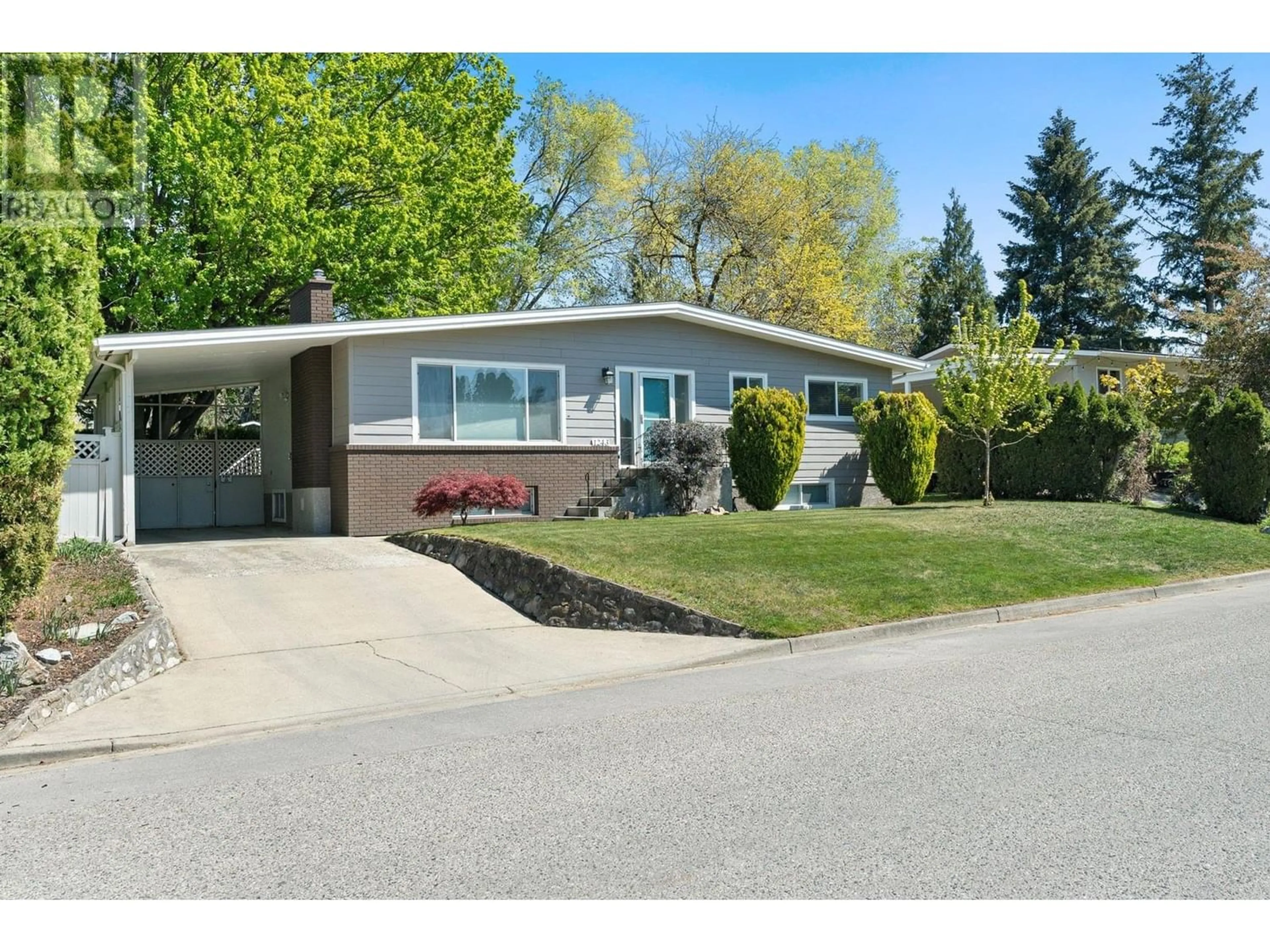 Frontside or backside of a home for 1243 Mountainview Street, Kelowna British Columbia V1Y4M9
