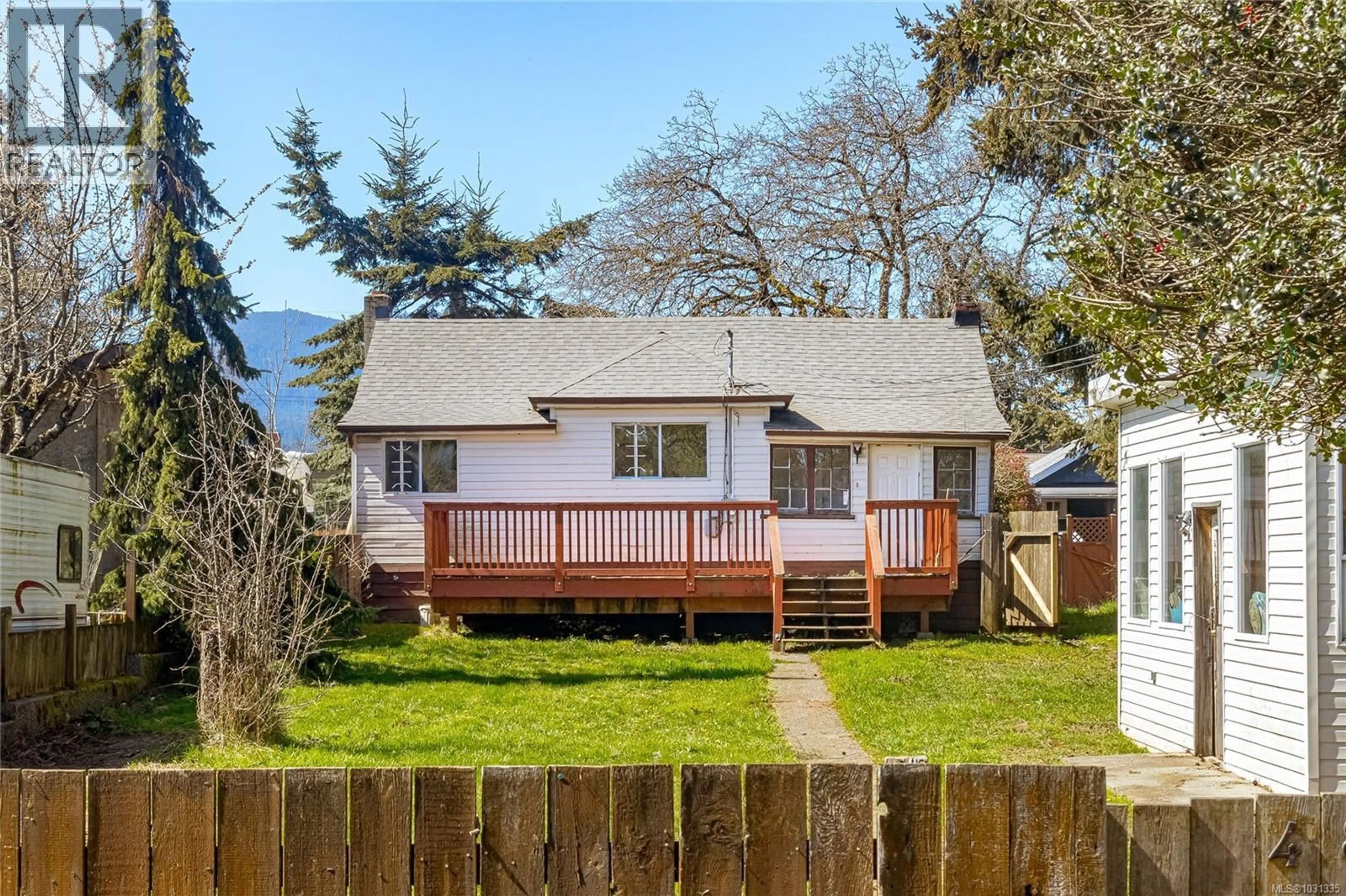 A pic from outside/outdoor area/front of a property/back of a property/a pic from drone, unknown for 485 PARK AVENUE, Nanaimo British Columbia V9R4H3