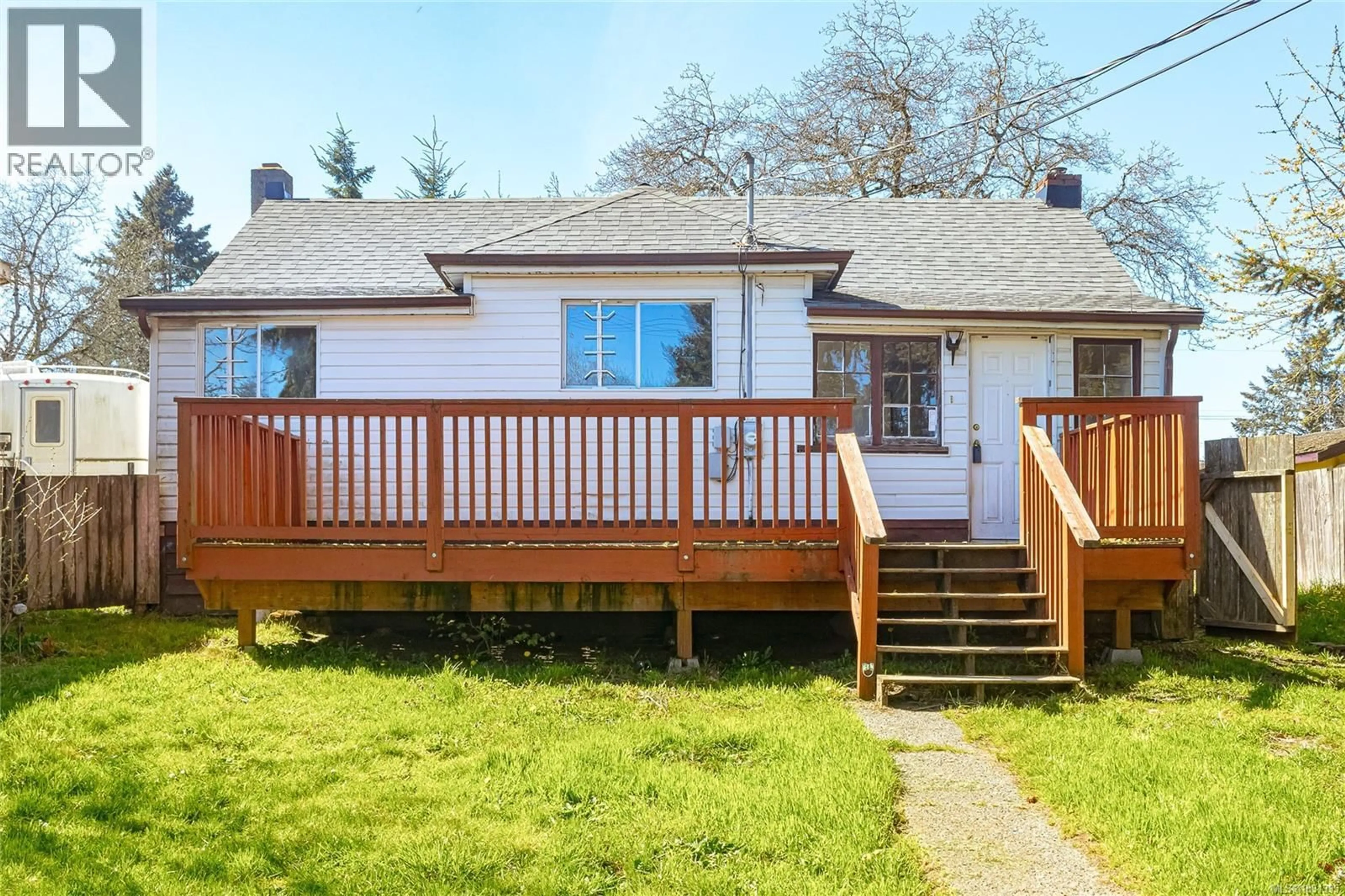 Home with vinyl exterior material, street for 485 PARK AVENUE, Nanaimo British Columbia V9R4H3