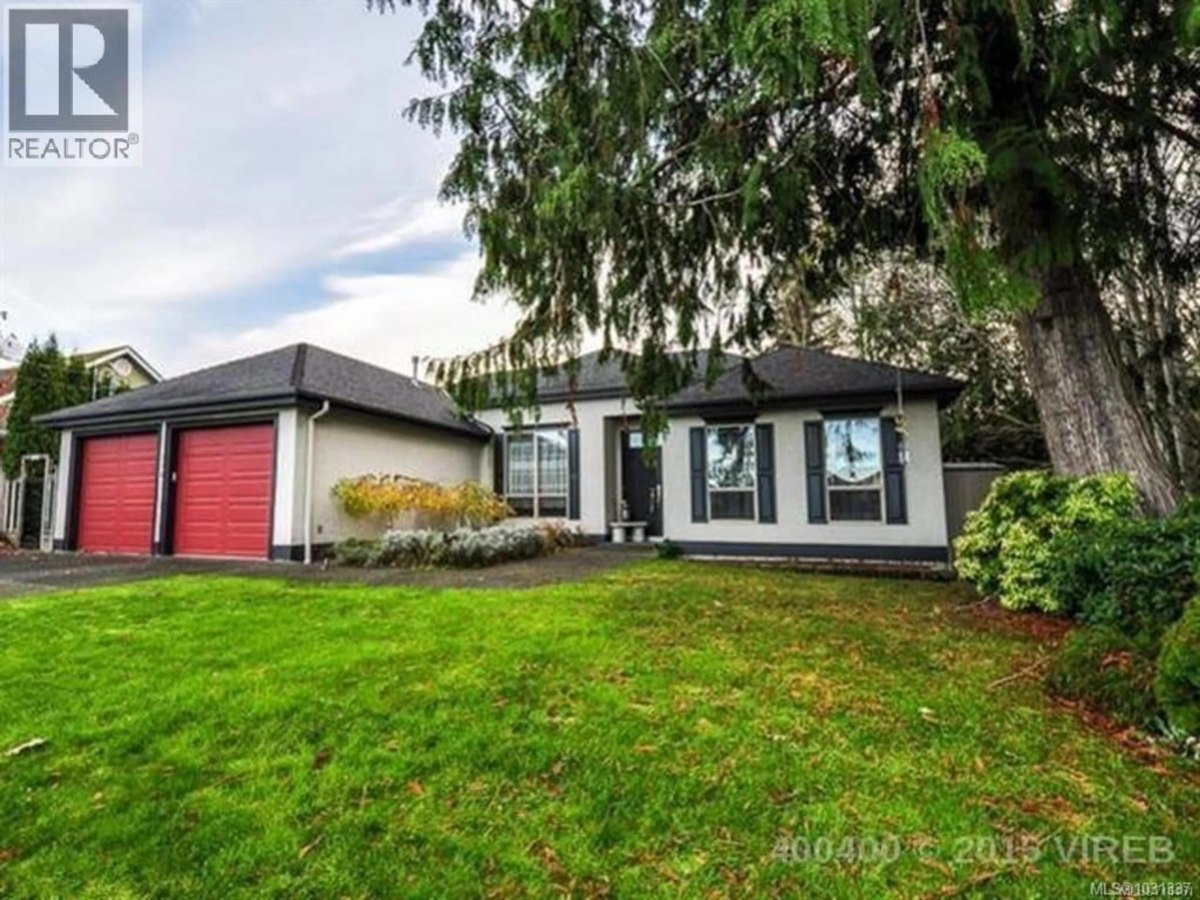 Home with vinyl exterior material, street for 538 ROWAN DRIVE, Qualicum Beach British Columbia V9K1K1