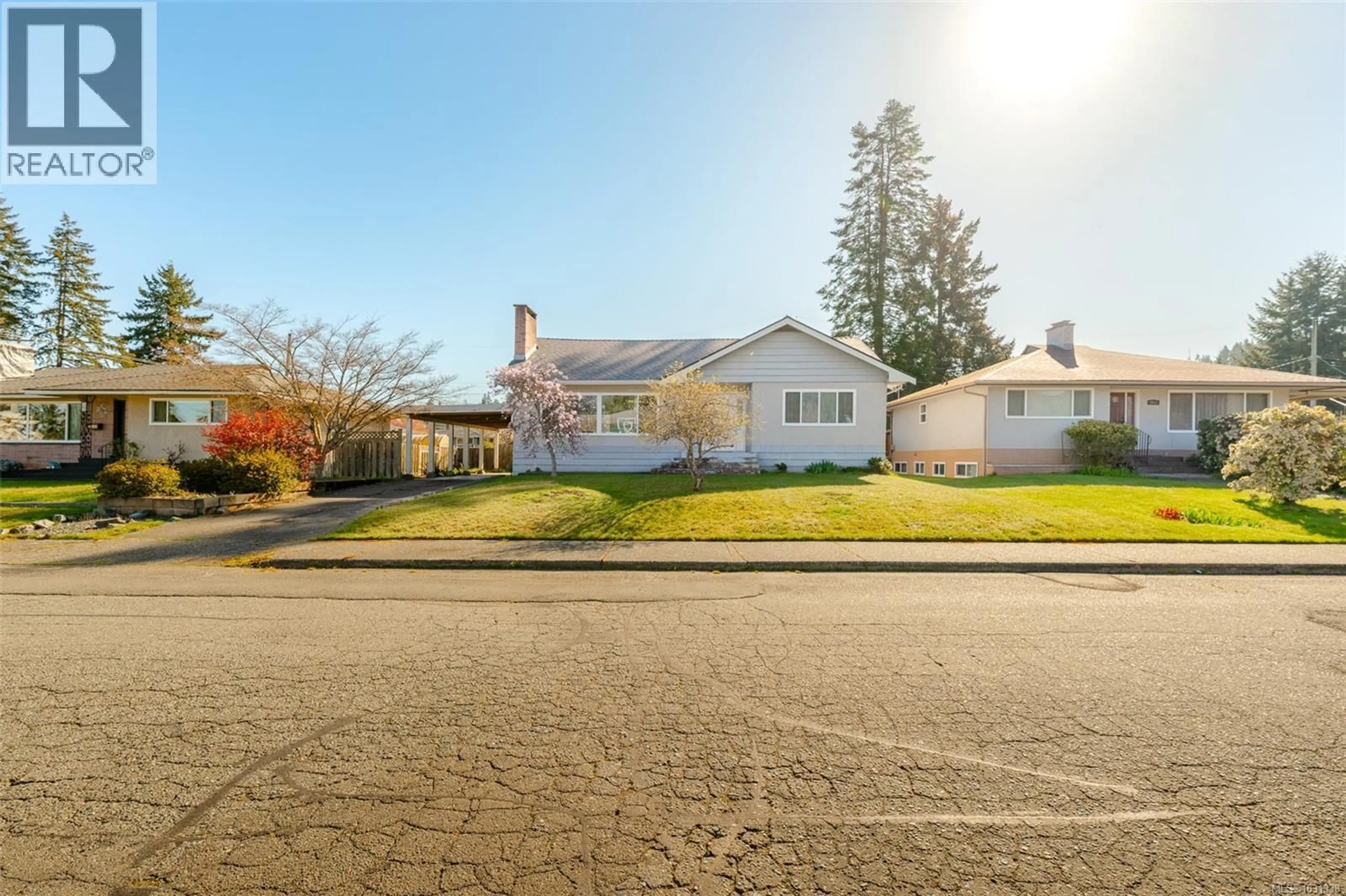 A pic from outside/outdoor area/front of a property/back of a property/a pic from drone, street for 2465 6TH AVENUE, Port Alberni British Columbia V9Y2J1