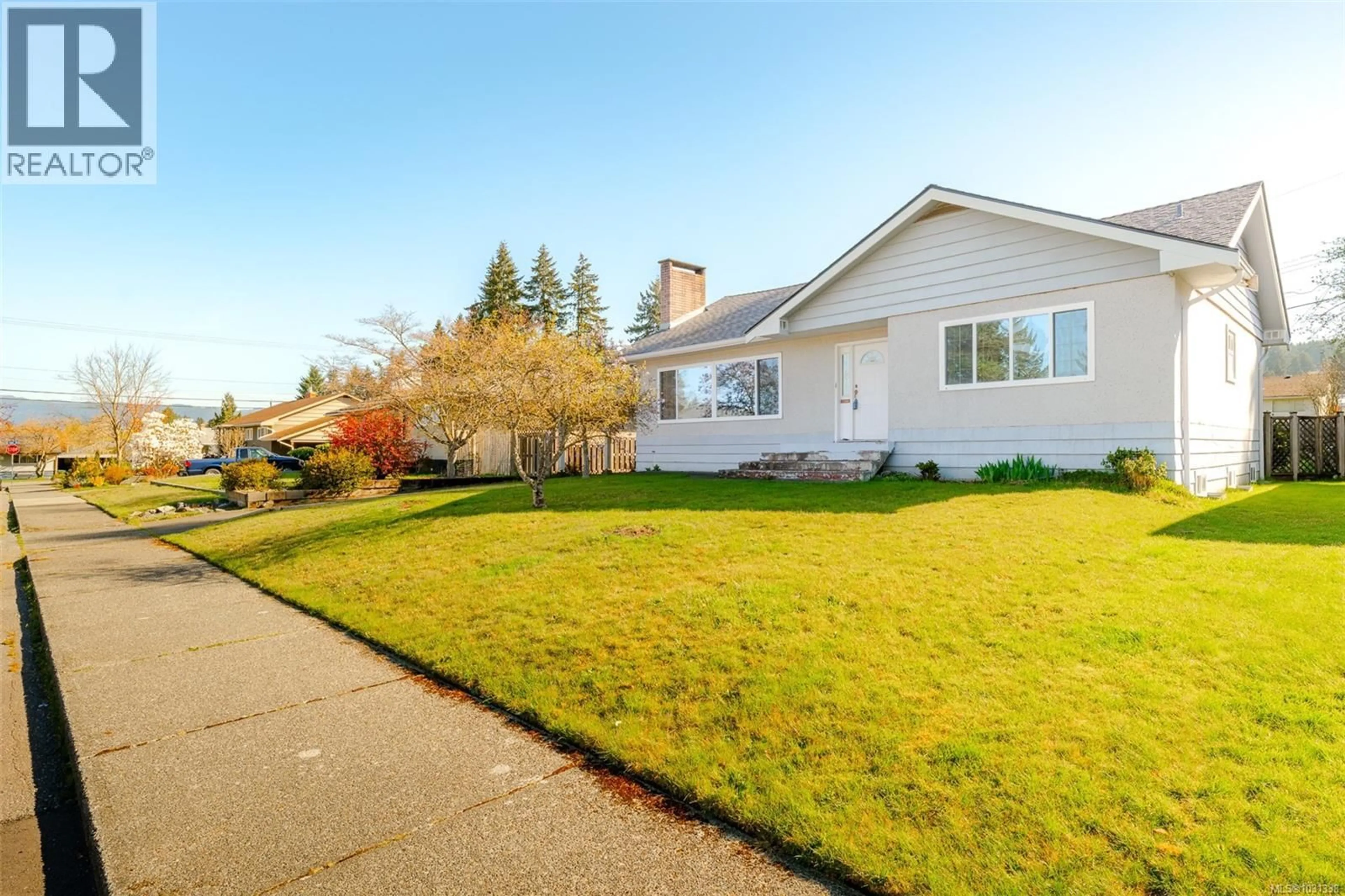 Home with vinyl exterior material, street for 2465 6TH AVENUE, Port Alberni British Columbia V9Y2J1