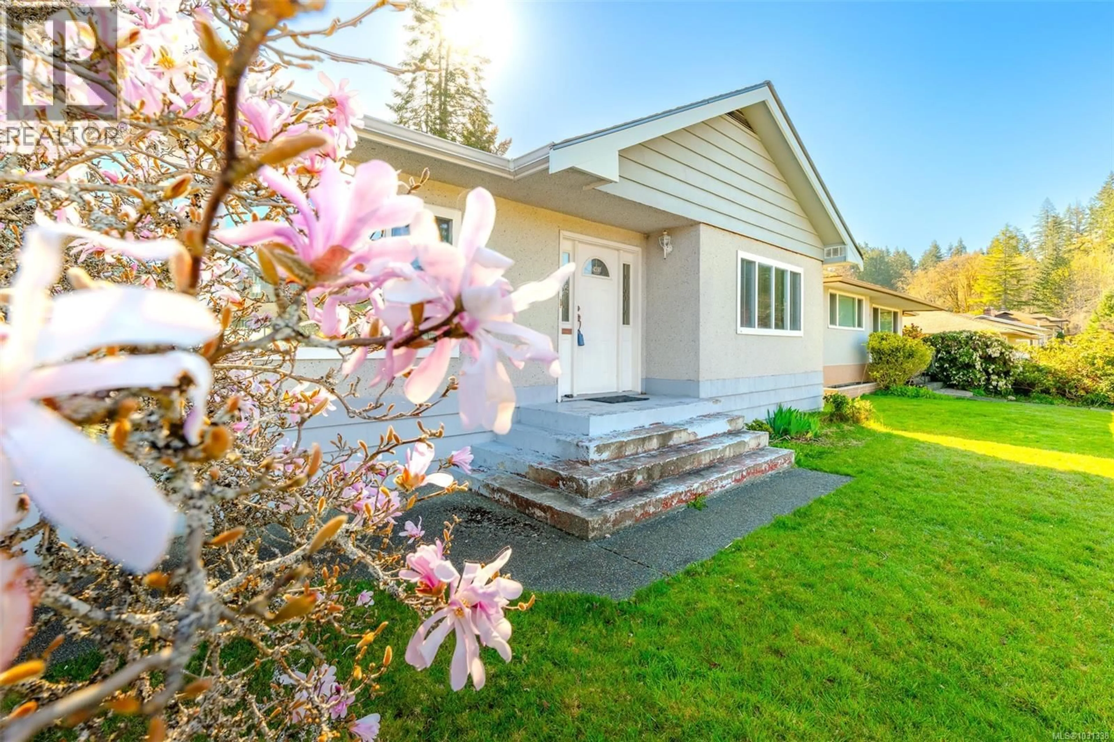 Home with vinyl exterior material, street for 2465 6TH AVENUE, Port Alberni British Columbia V9Y2J1