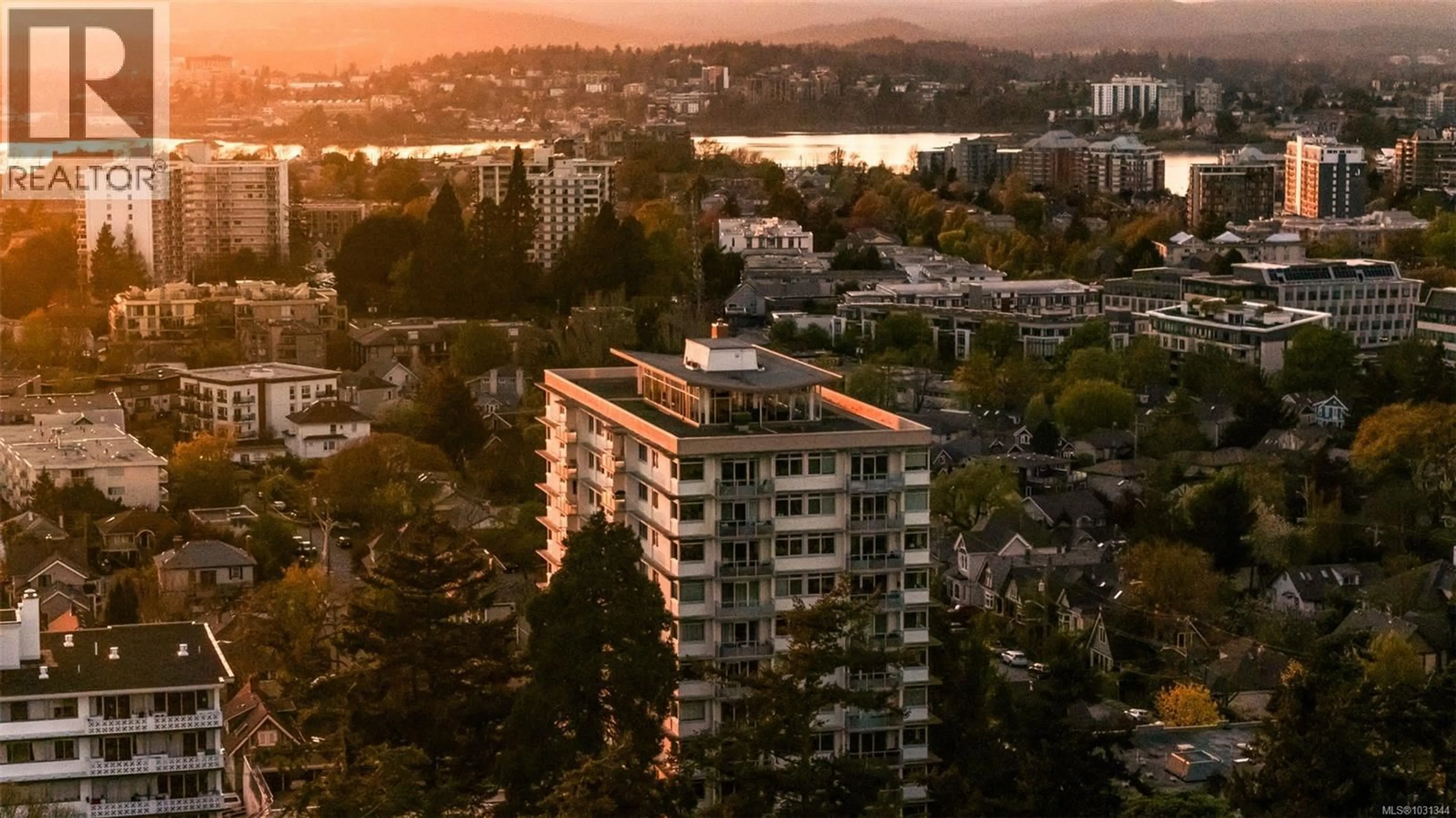 A pic from outside/outdoor area/front of a property/back of a property/a pic from drone, city buildings view from balcony for 902 - 250 DOUGLAS STREET, Victoria British Columbia V8V2P4