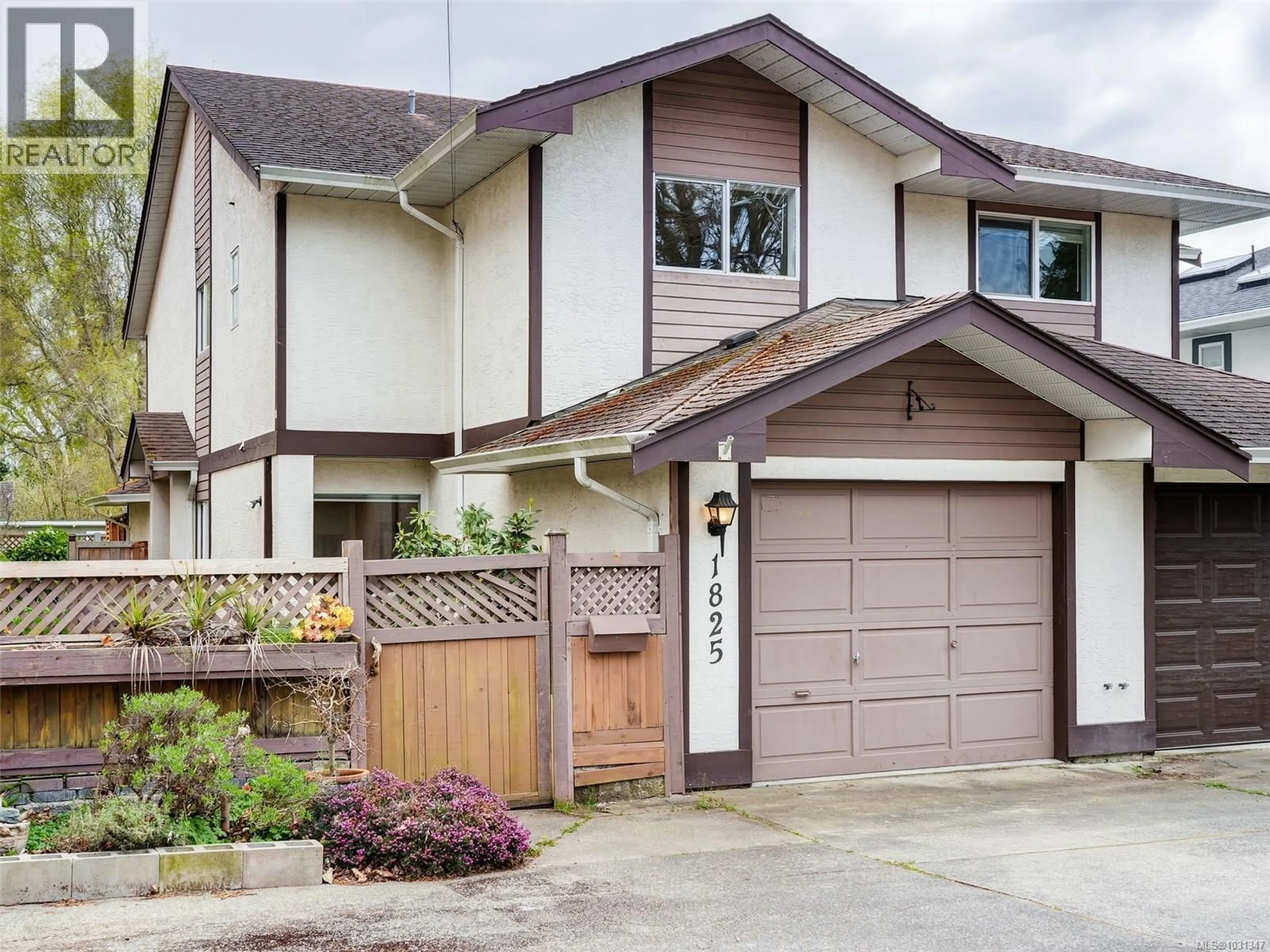 Home with vinyl exterior material, street for 1825 FAIRFIELD ROAD, Victoria British Columbia V8S1G9