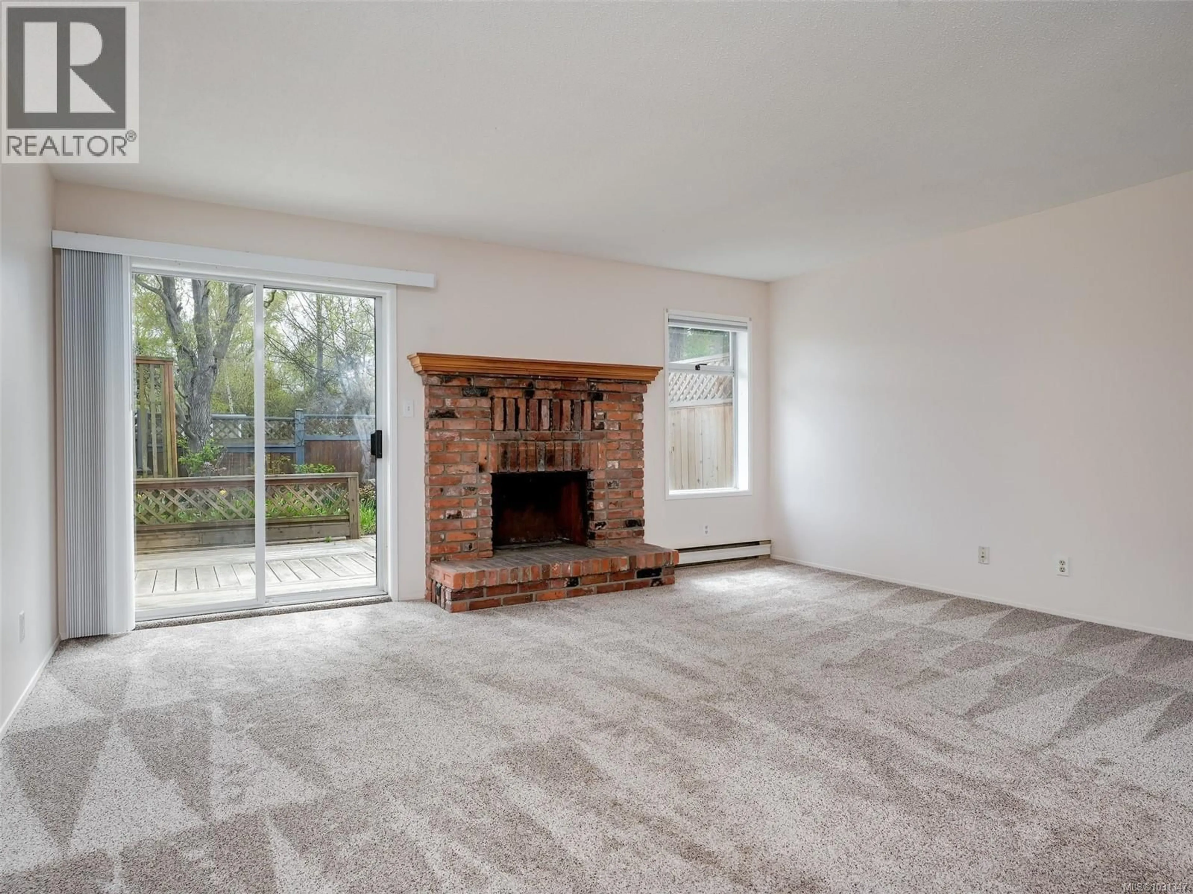 Living room with furniture, unknown for 1825 FAIRFIELD ROAD, Victoria British Columbia V8S1G9