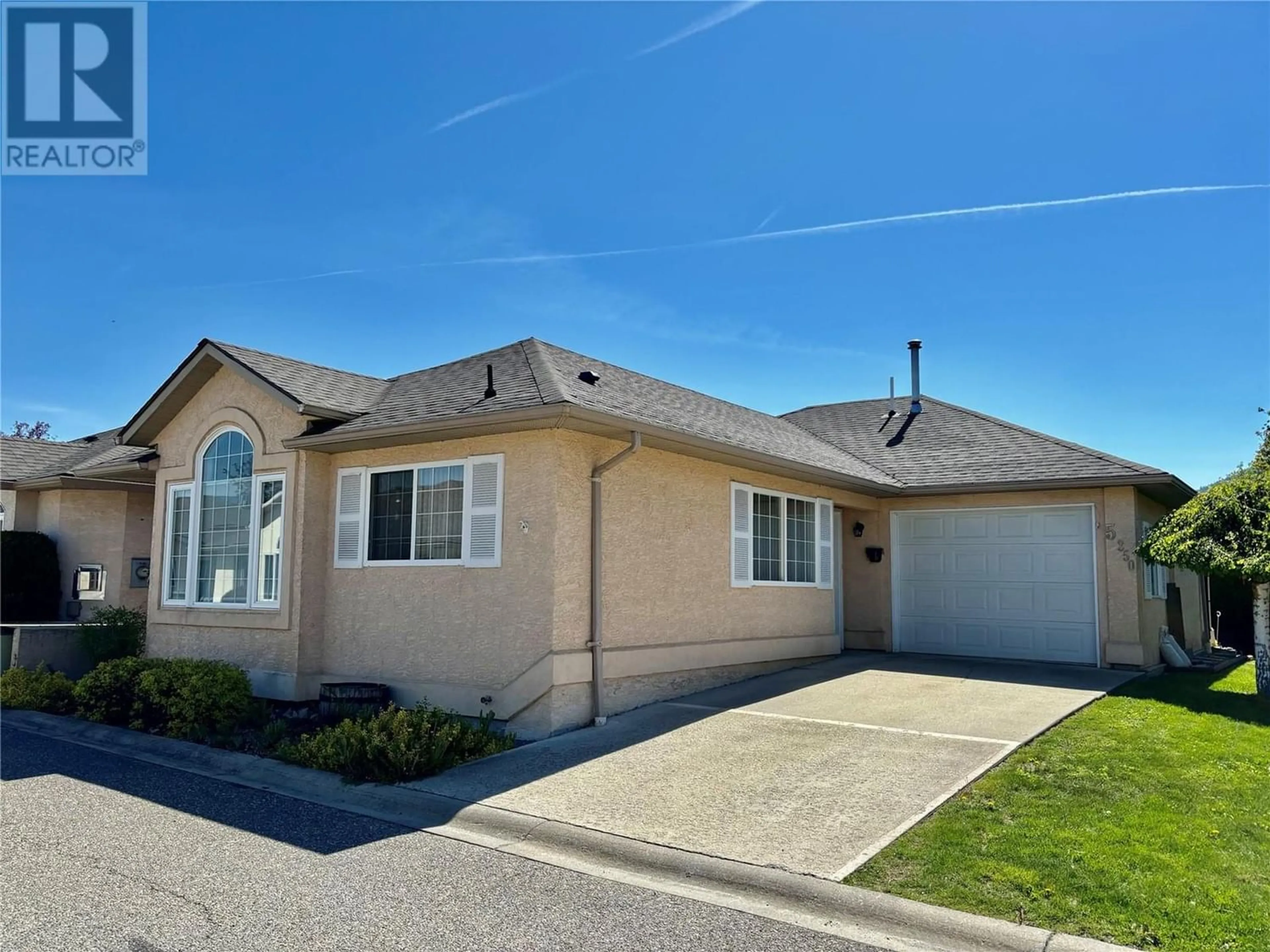 Frontside or backside of a home, the street view for 350 Hudson Street NW Unit# 5, Salmon Arm British Columbia V1E1P4