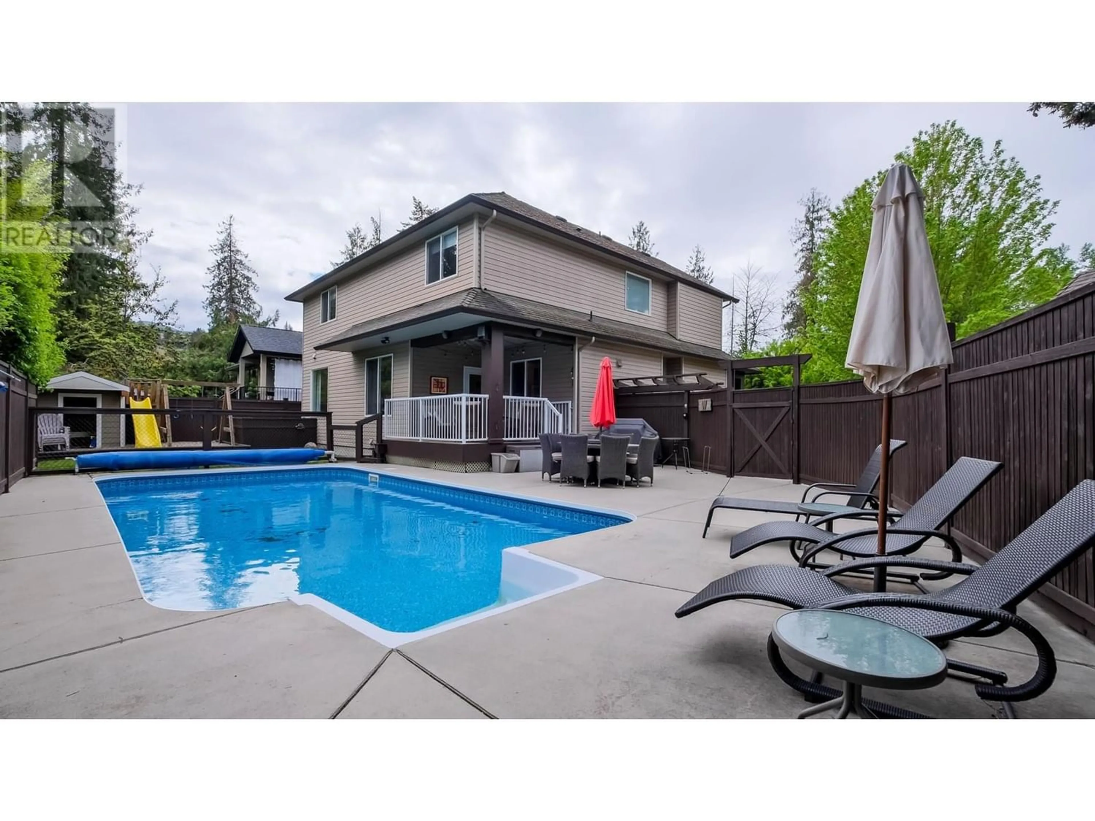 Indoor or outdoor pool for 864 Small Court, Kelowna British Columbia V1W1J8