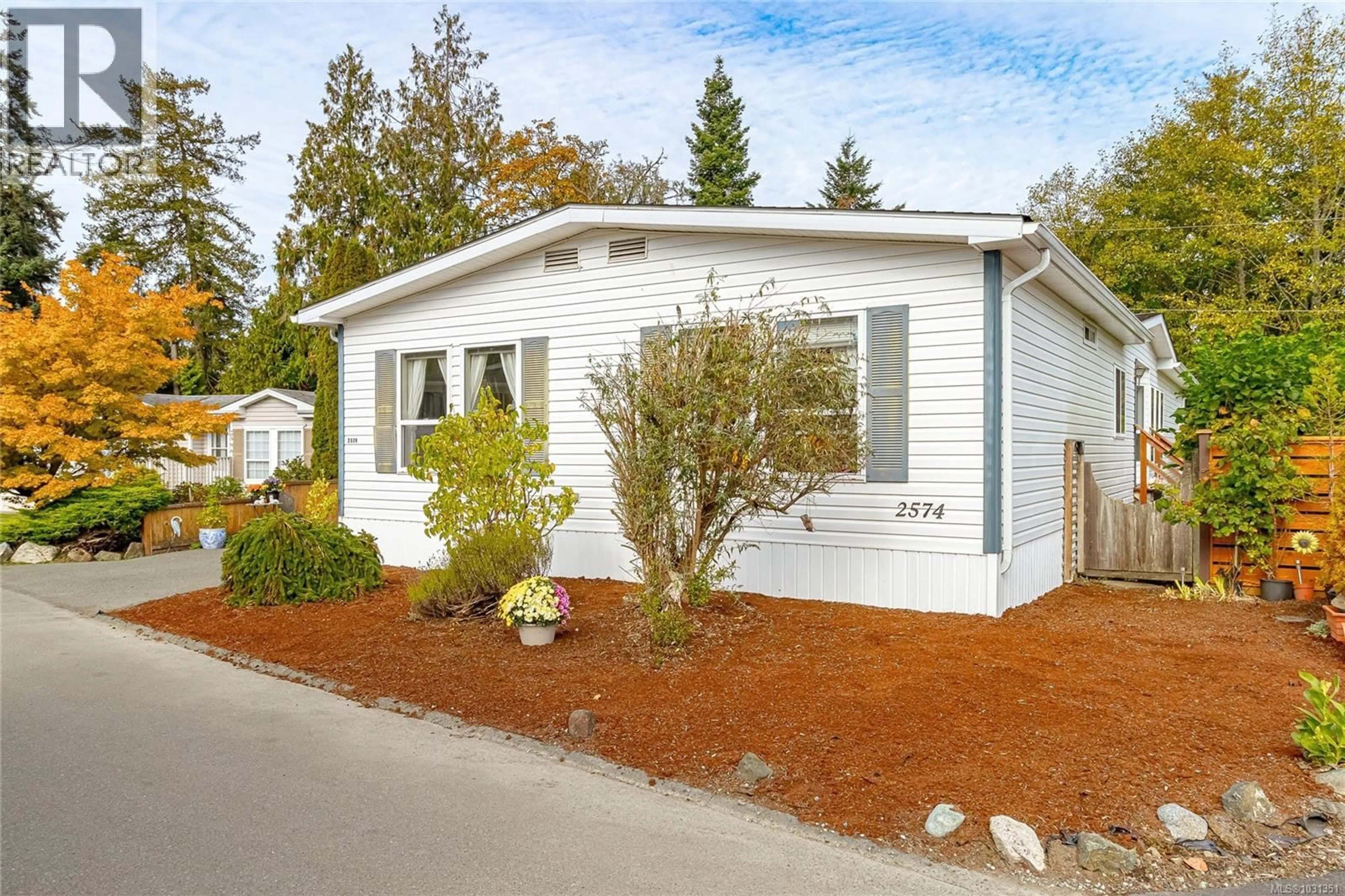 Home with vinyl exterior material, street for 2574 HERON WAY, Central Saanich British Columbia V8M2E1