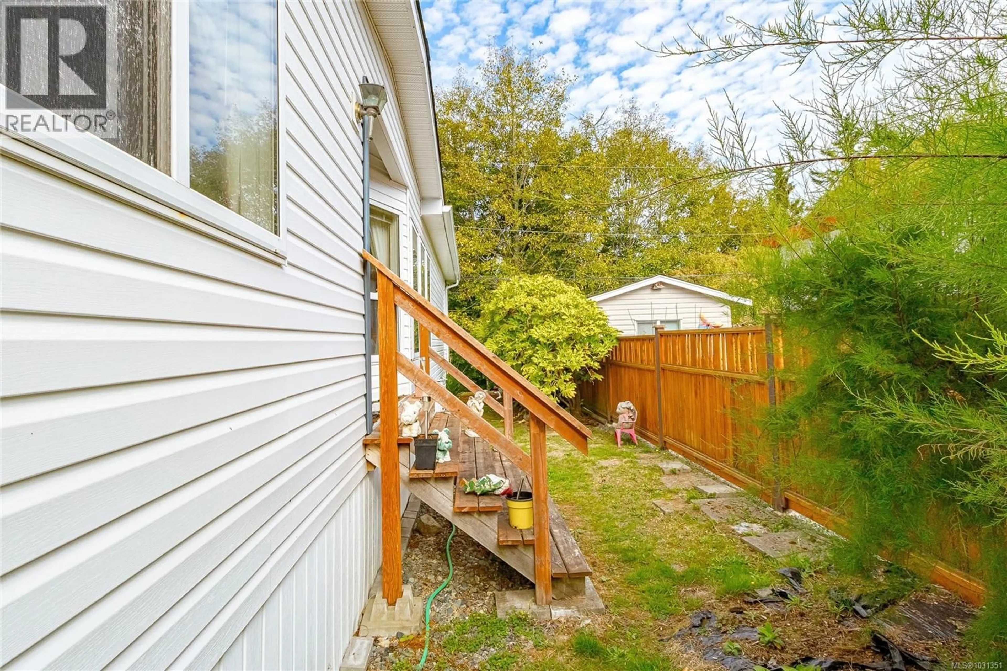 Patio, unknown for 2574 HERON WAY, Central Saanich British Columbia V8M2E1