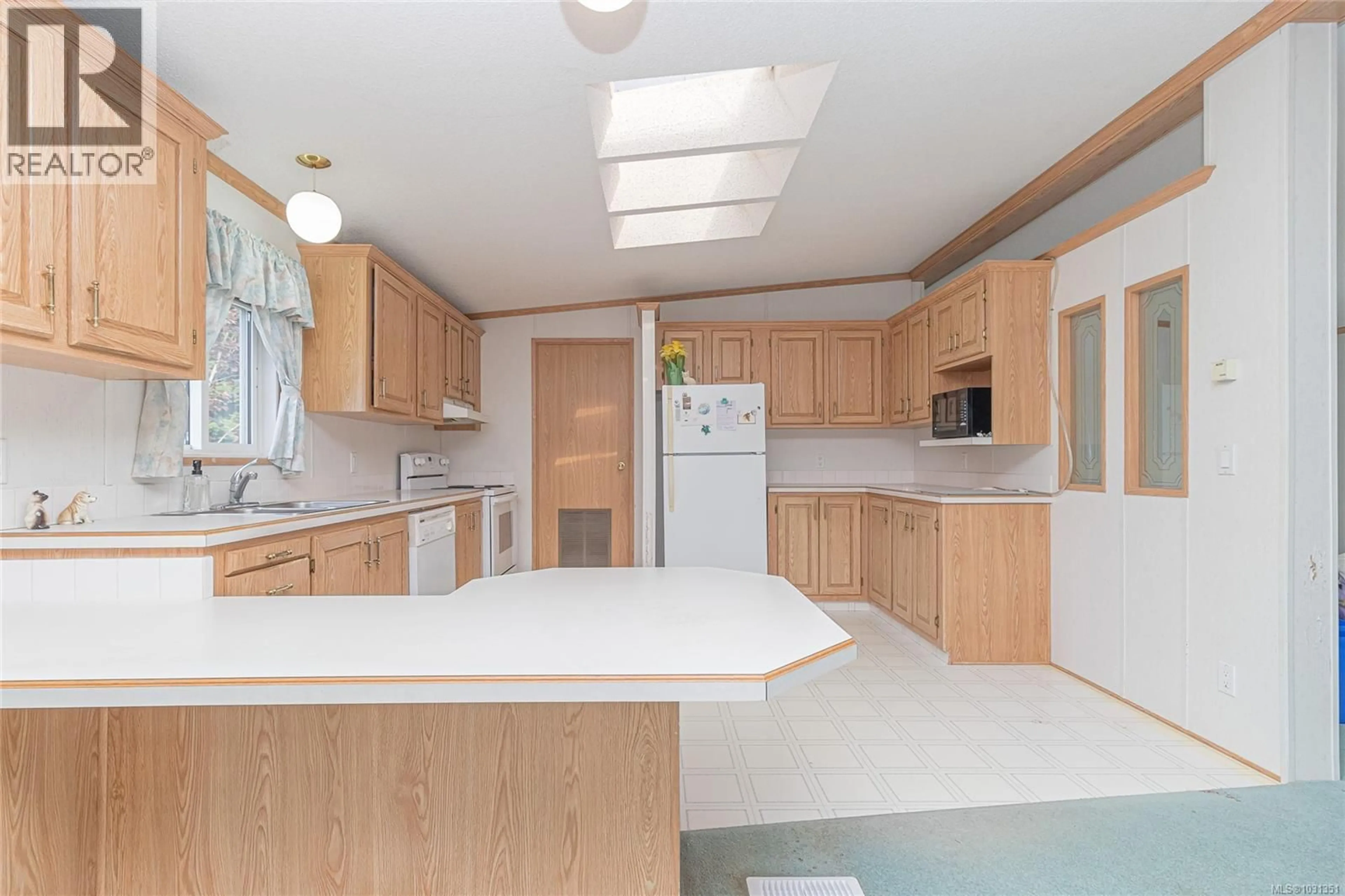 Standard kitchen, unknown for 2574 HERON WAY, Central Saanich British Columbia V8M2E1