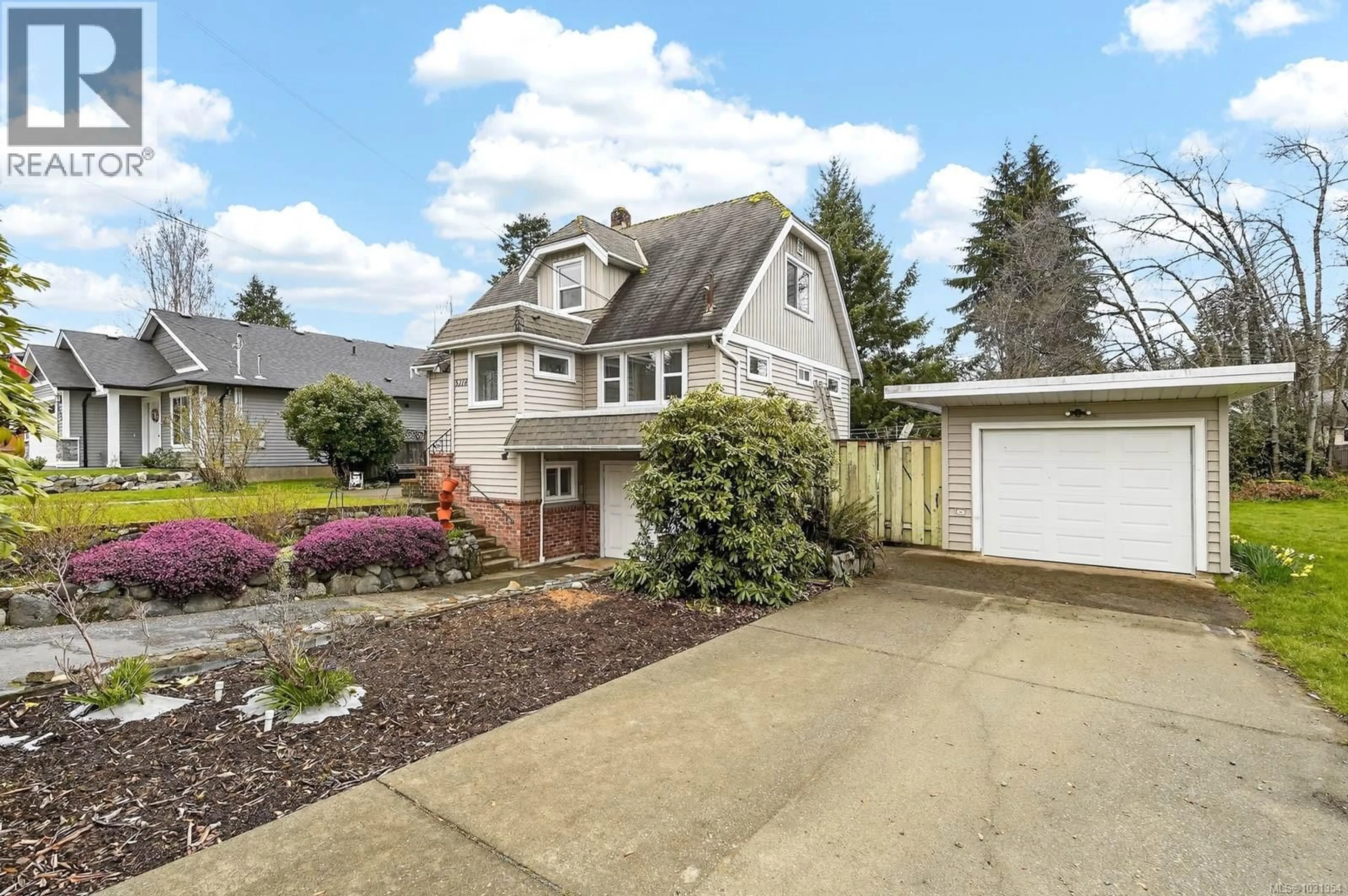 Home with vinyl exterior material, street for 5118-5122 COMPTON ROAD, Port Alberni British Columbia V9Y7A5