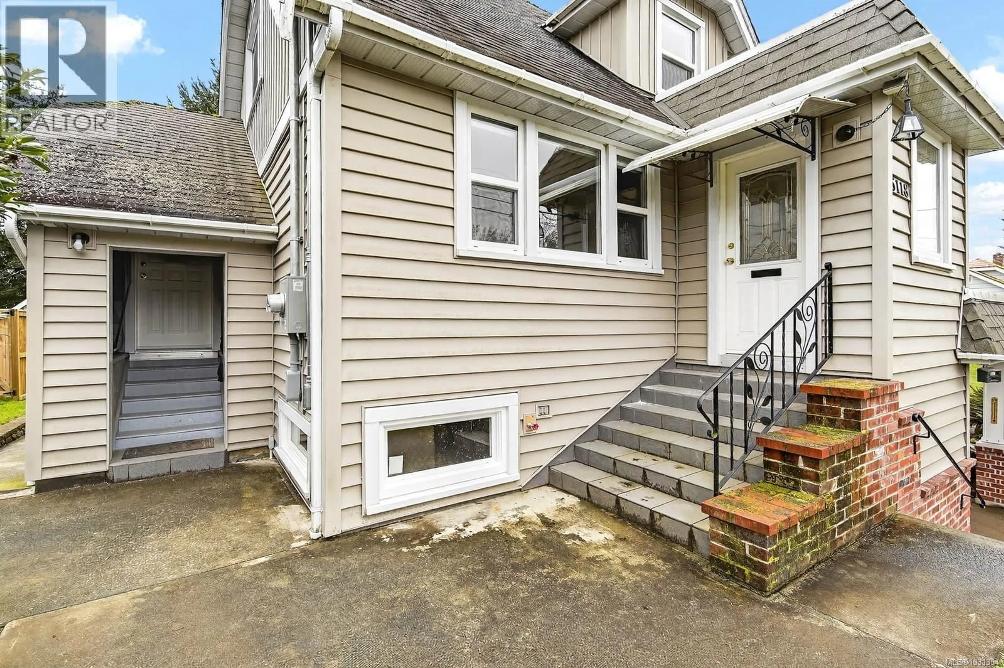 Home with vinyl exterior material, street for 5118-5122 COMPTON ROAD, Port Alberni British Columbia V9Y7A5