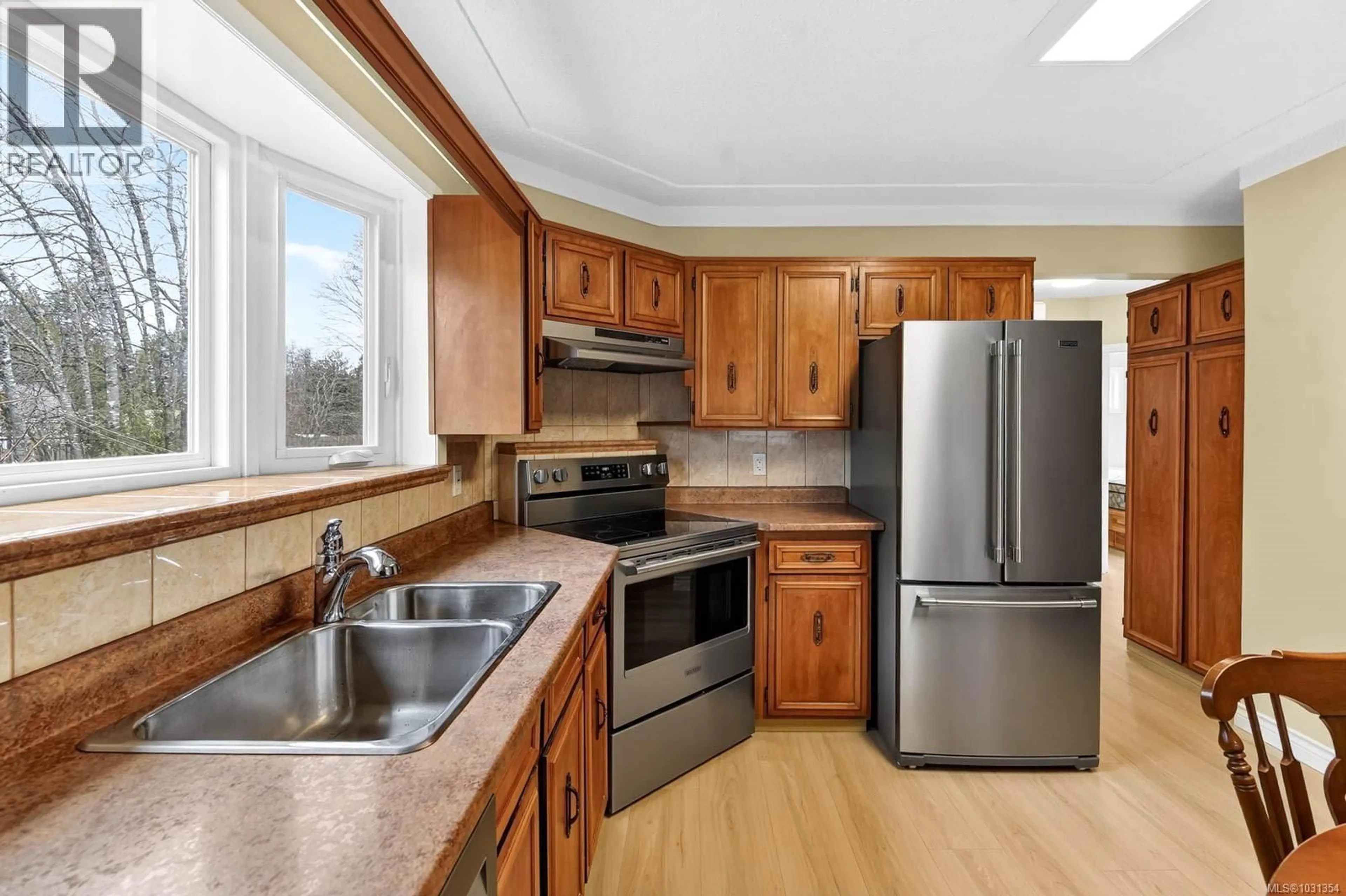 Standard kitchen, unknown for 5118-5122 COMPTON ROAD, Port Alberni British Columbia V9Y7A5
