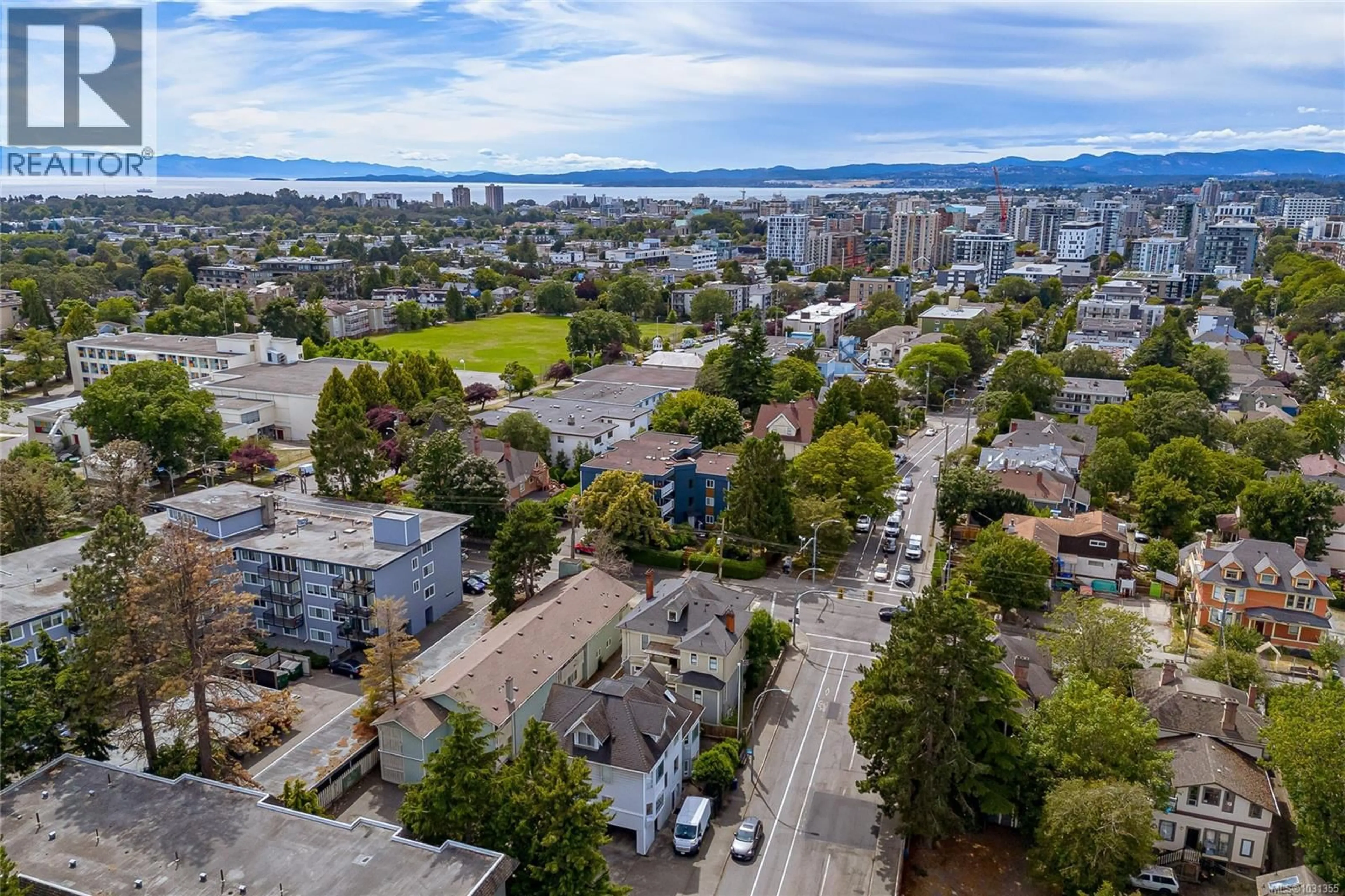 A pic from outside/outdoor area/front of a property/back of a property/a pic from drone, unknown for 8 - 1331 JOHNSON STREET, Victoria British Columbia V8W3P2