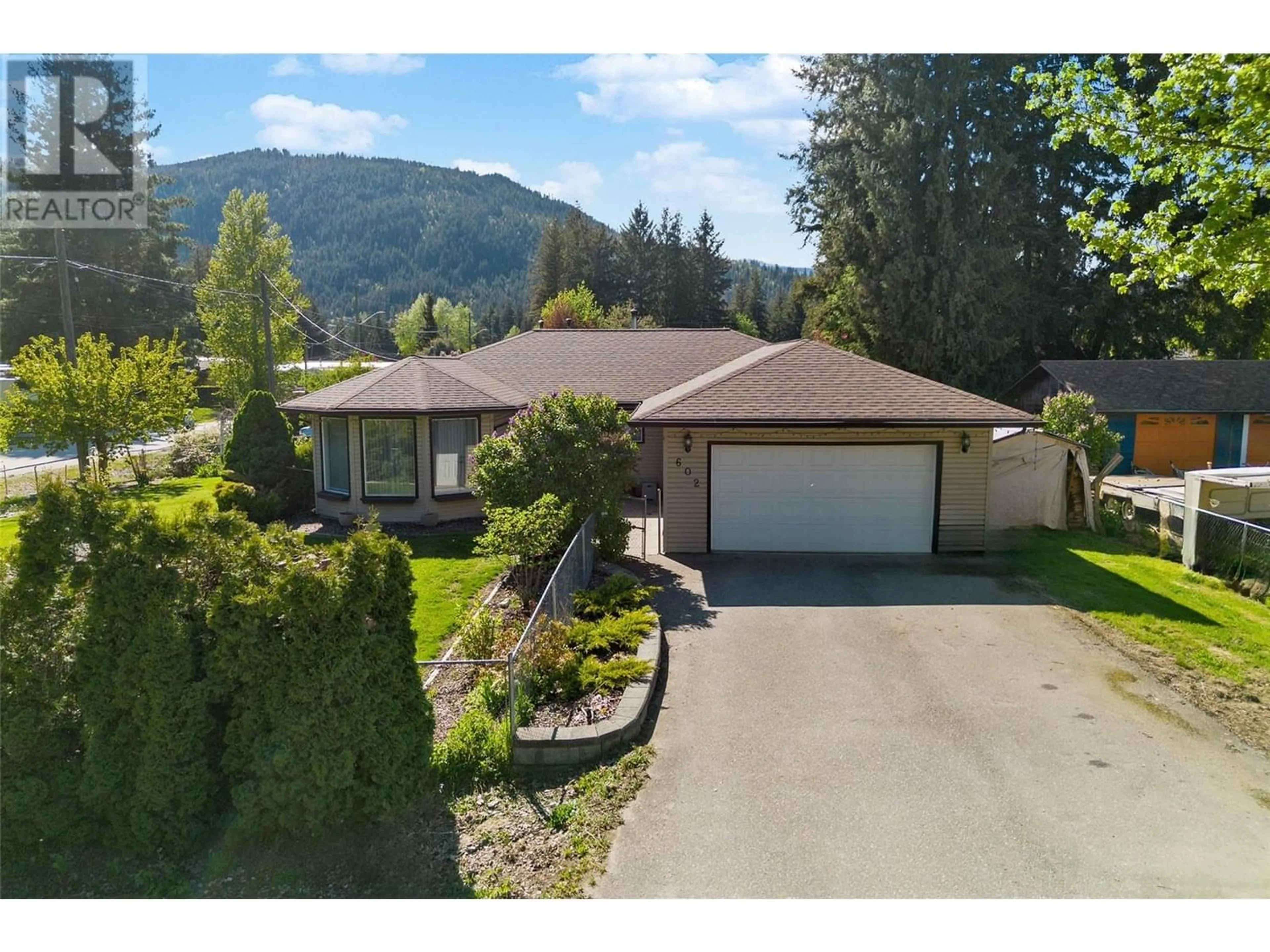 Frontside or backside of a home for 602 Birch Avenue, Sicamous British Columbia V0E2V0