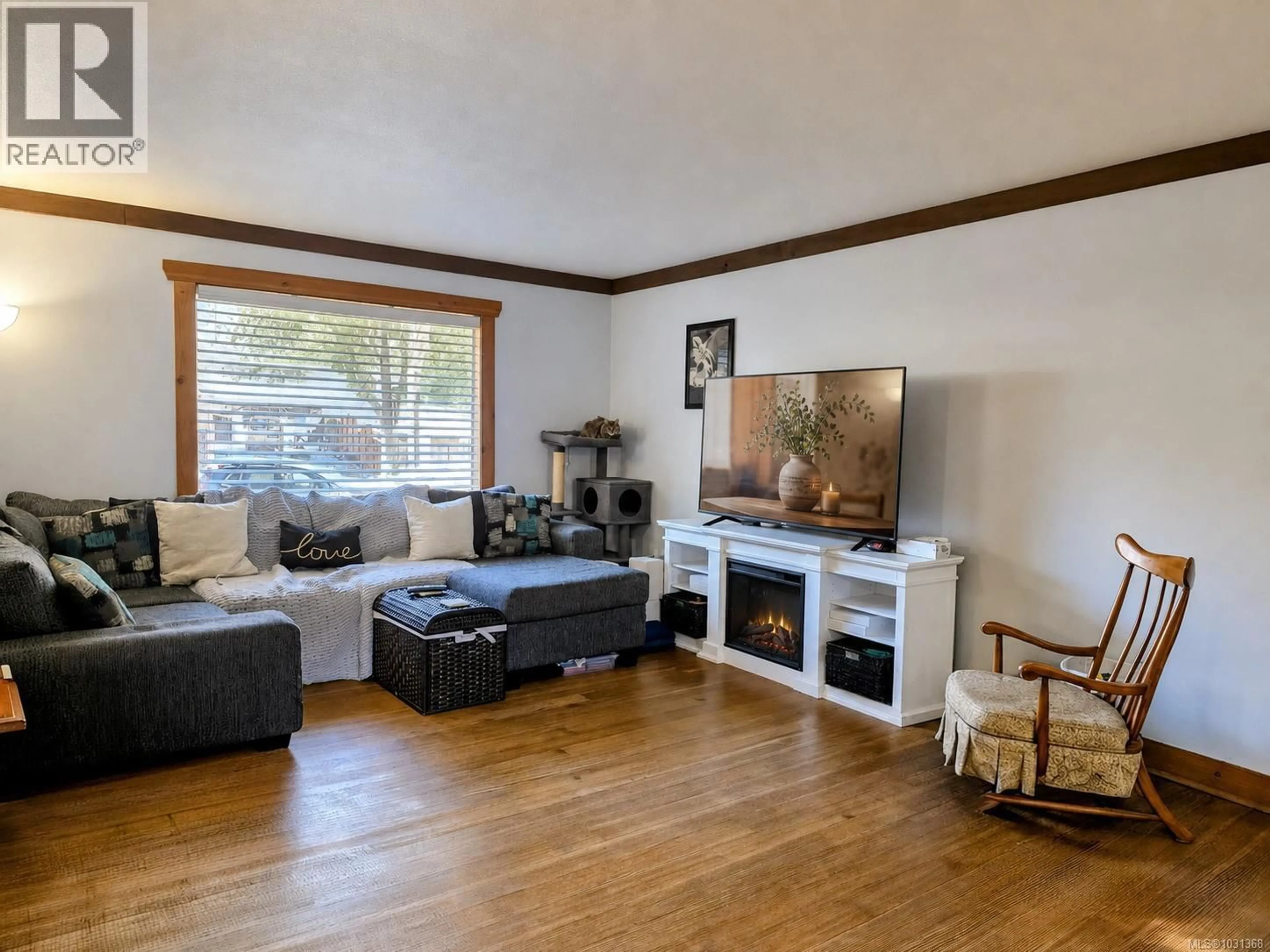 Living room with furniture, wood/laminate floor for 236 GRANTS LAKE ROAD, Lake Cowichan British Columbia V0R2G0