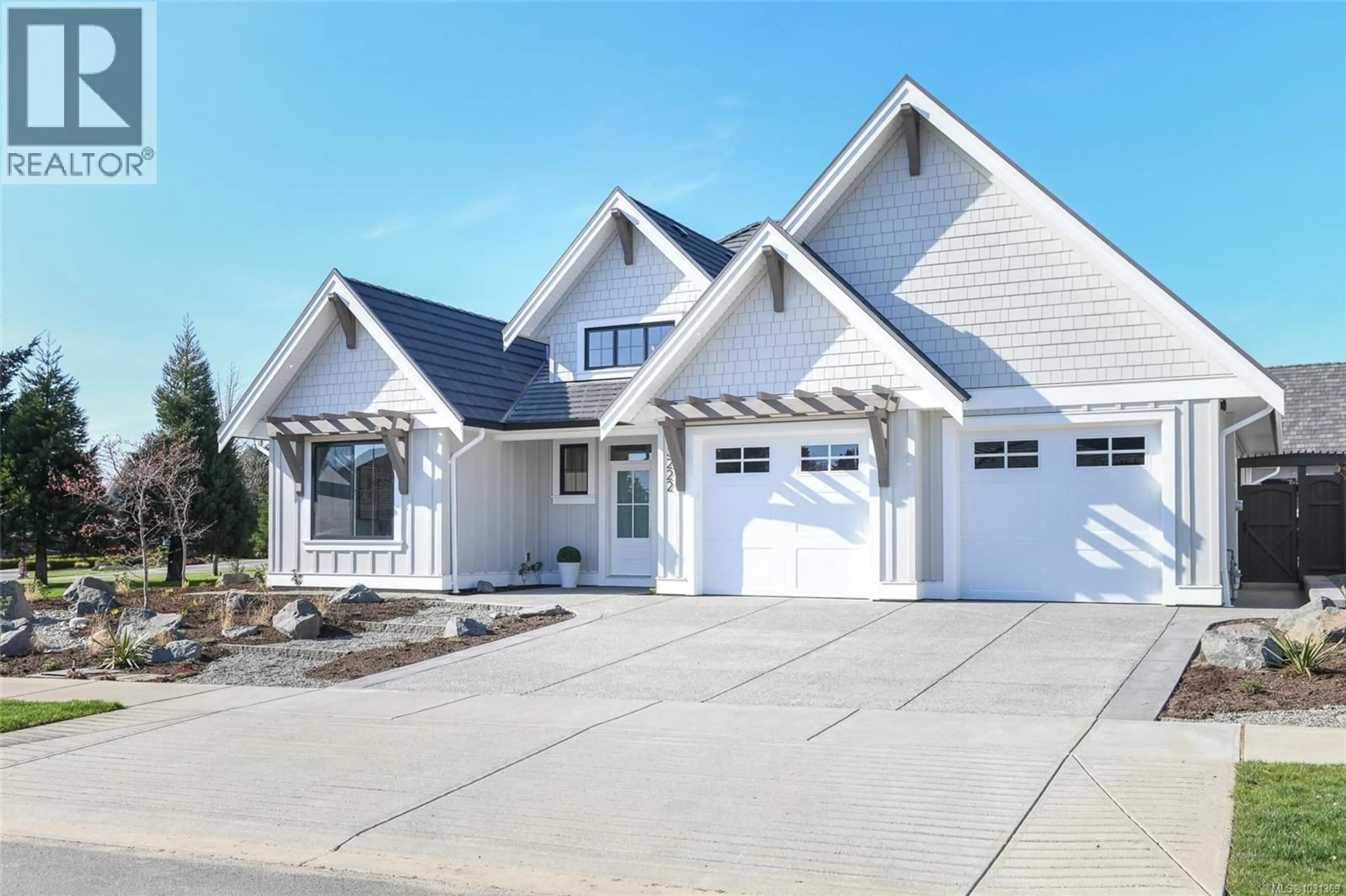 Home with vinyl exterior material, street for 3222 WINCHESTER AVENUE, Courtenay British Columbia V9N9X4