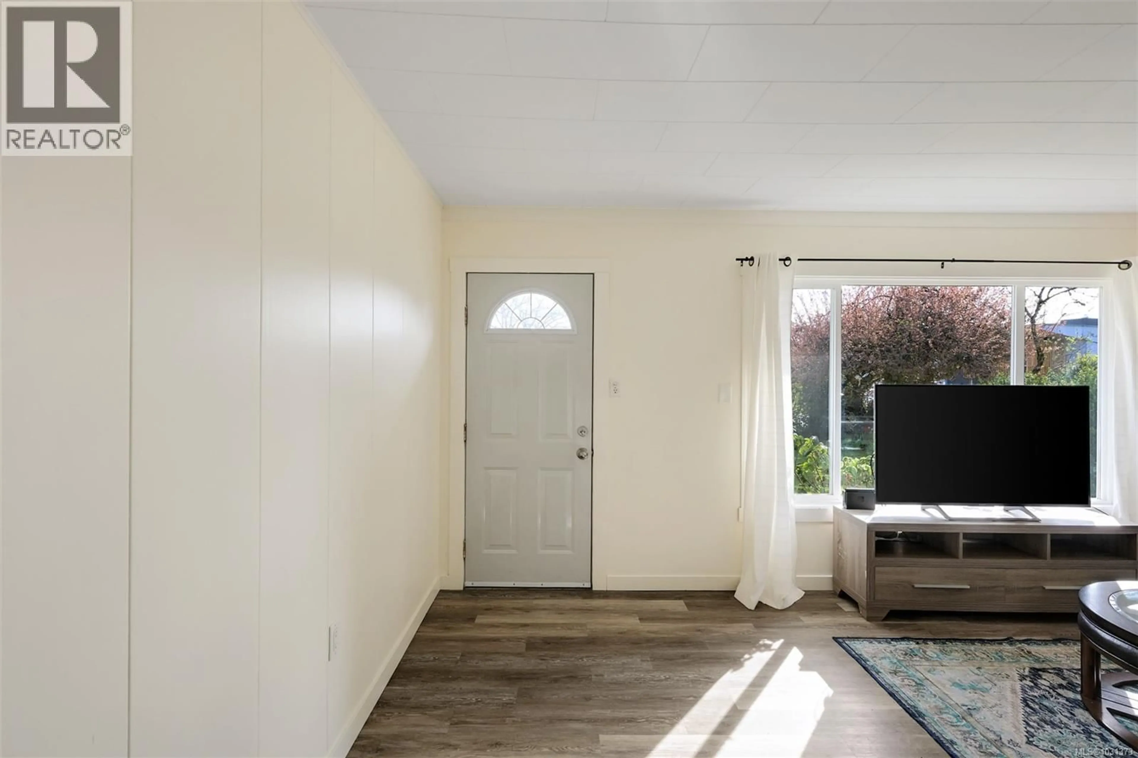 Indoor entryway for 957 GOVERNMENT STREET, Duncan British Columbia V9L1B9