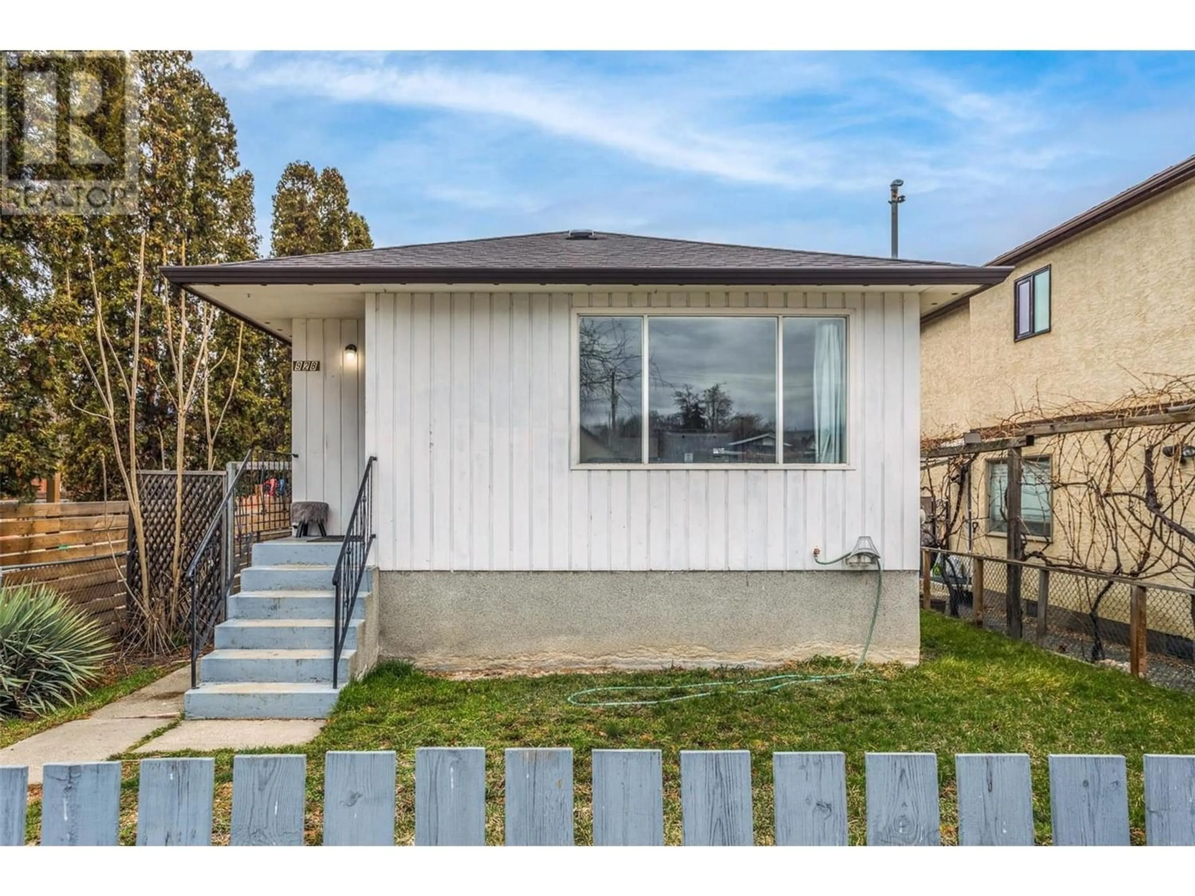 Frontside or backside of a home for 928 Wilson Avenue, Kelowna British Columbia V1Y6Y2