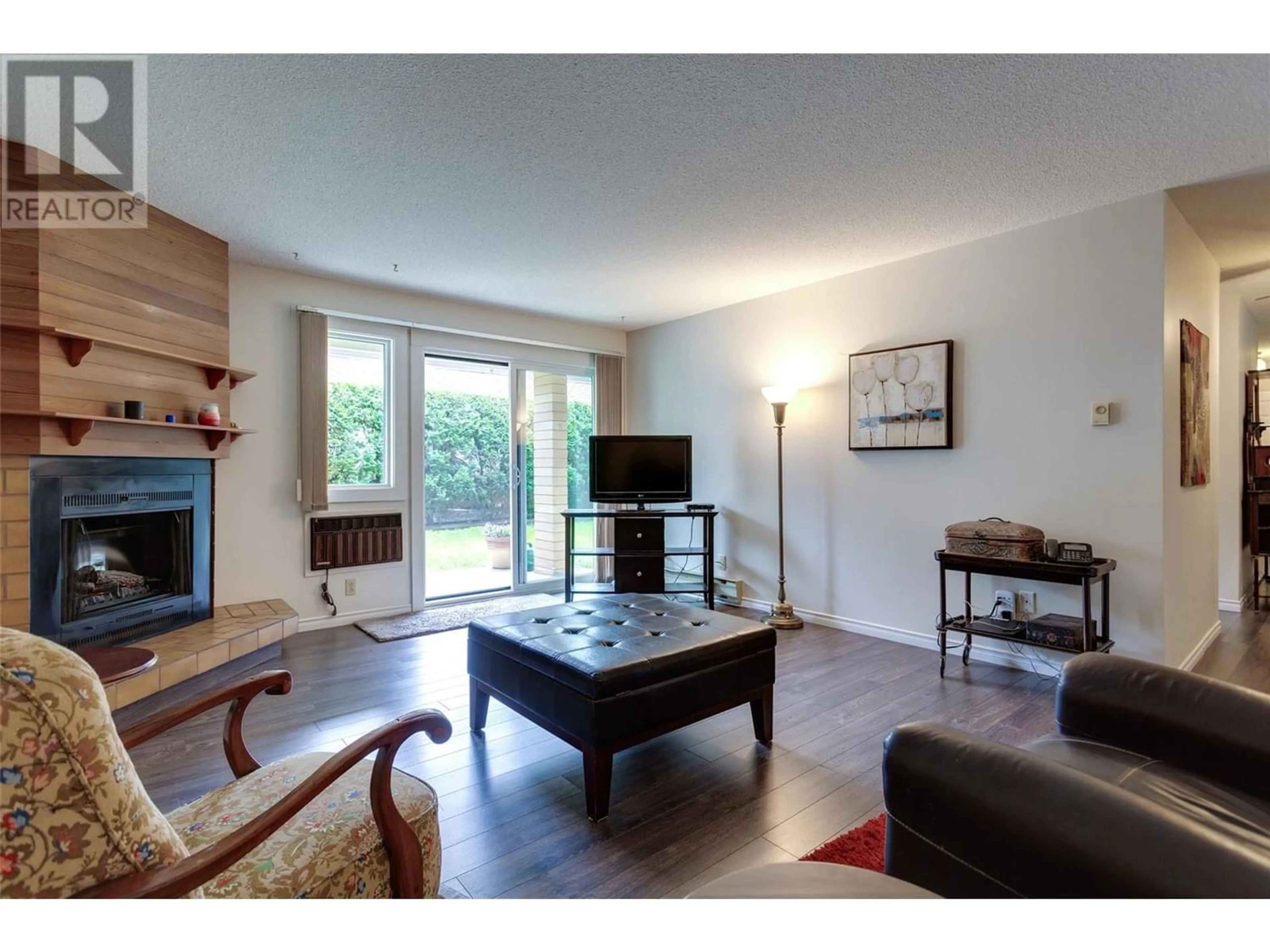 Living room for 1580 Springfield Road Unit# 104, Kelowna British Columbia V1Y5V4