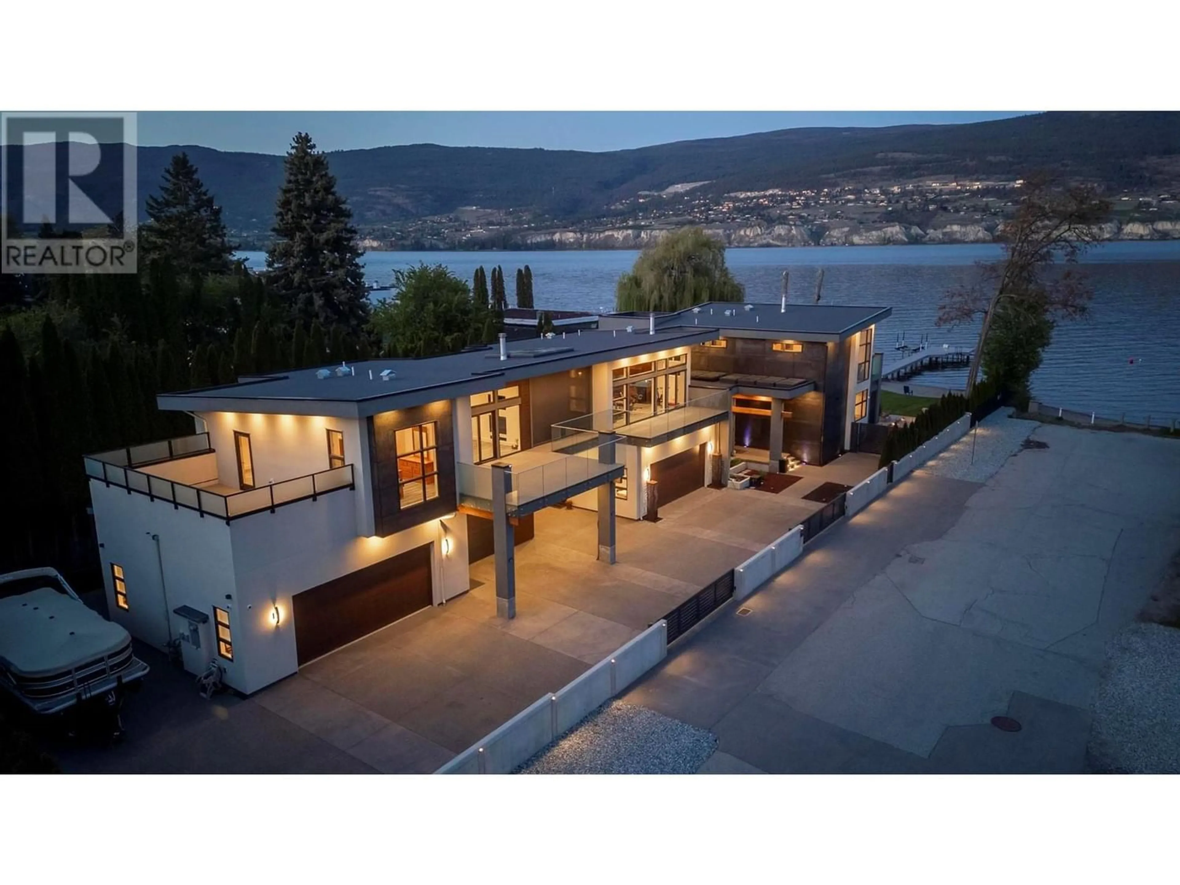 Frontside or backside of a home for 704 Stonor Street, Summerland British Columbia V0H1Z9