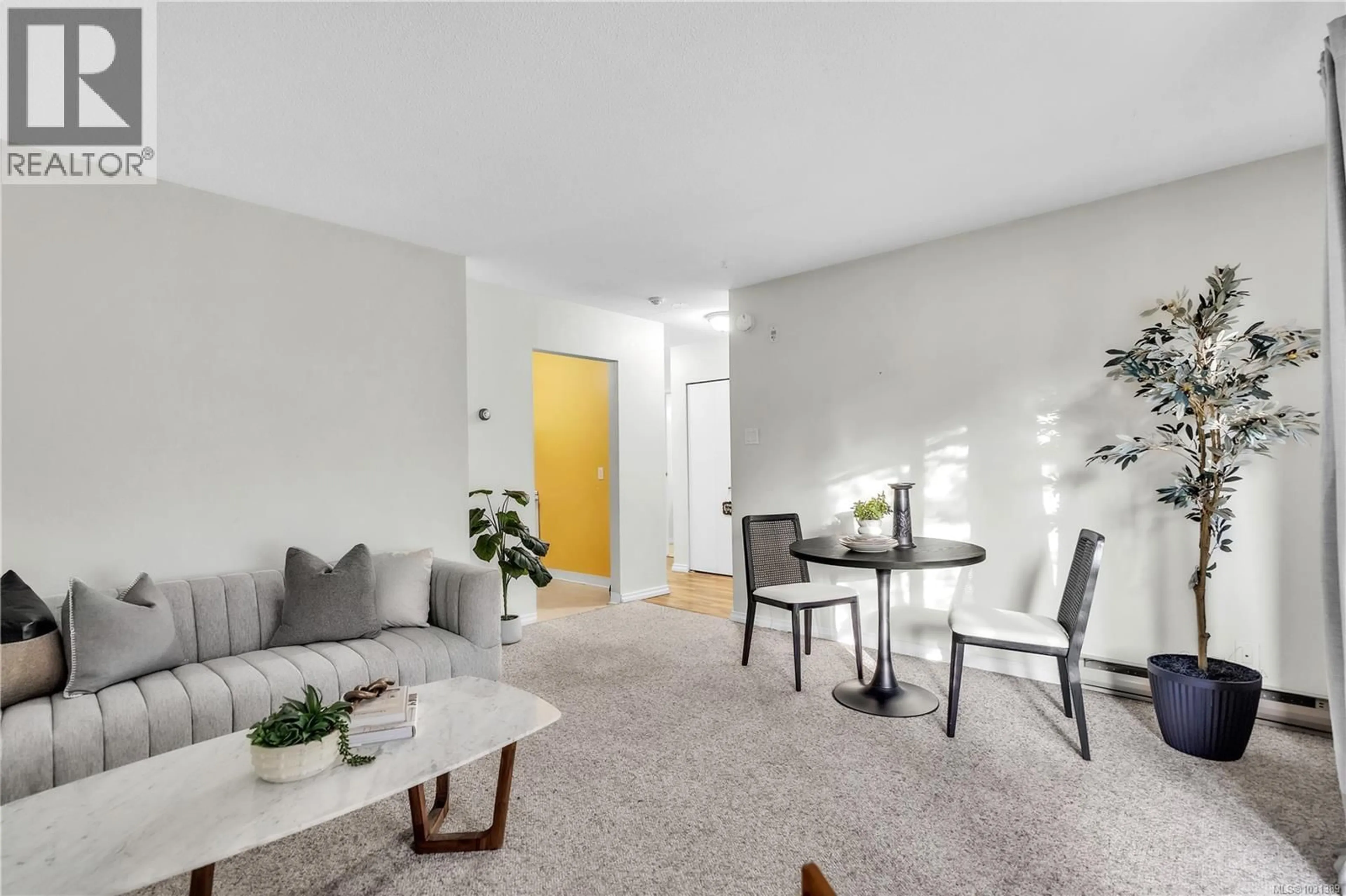 Living room with furniture, unknown for 204 - 1597 MIDGARD AVENUE, Saanich British Columbia V8P2Y2