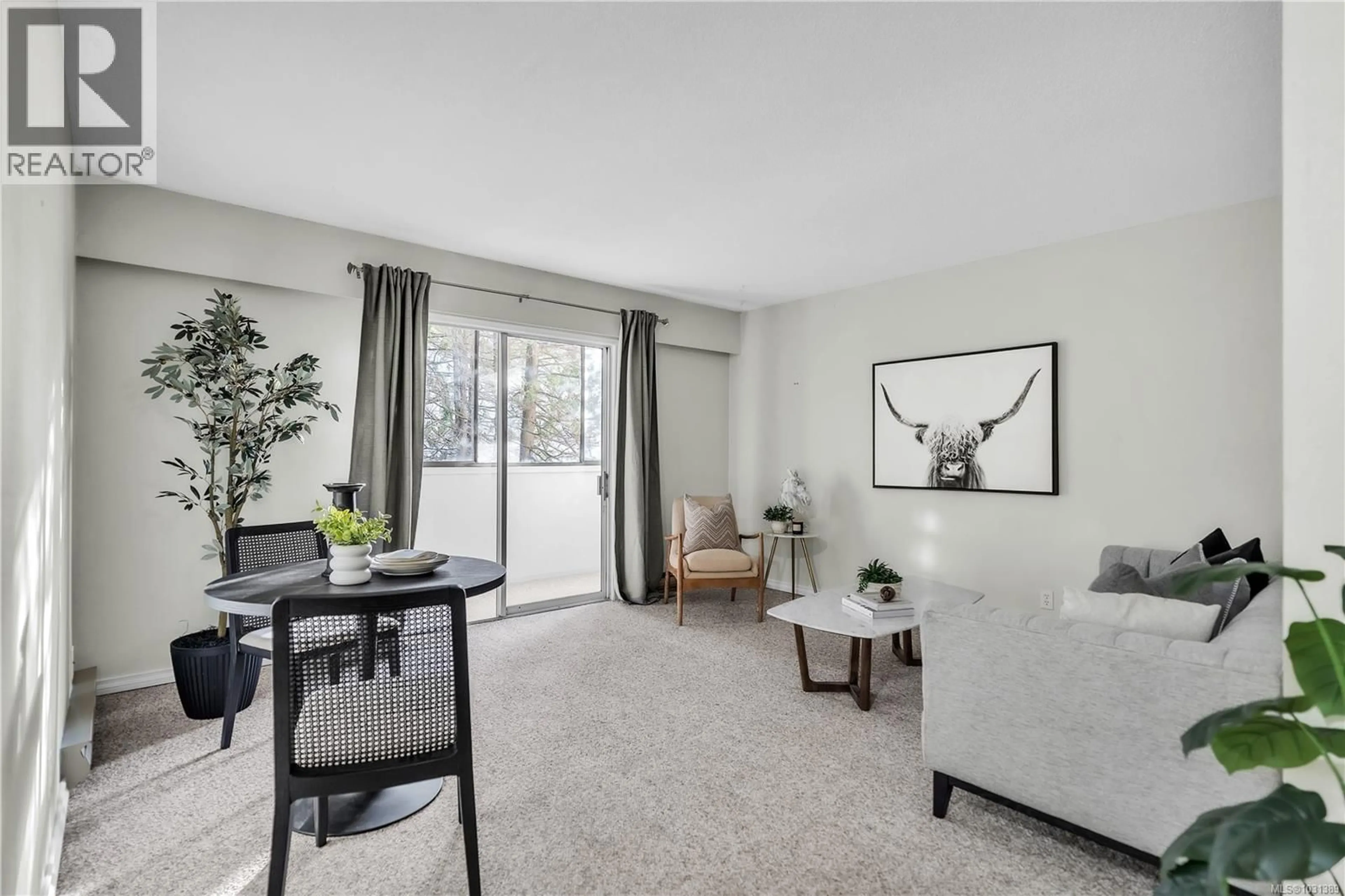 Living room with furniture, unknown for 204 - 1597 MIDGARD AVENUE, Saanich British Columbia V8P2Y2