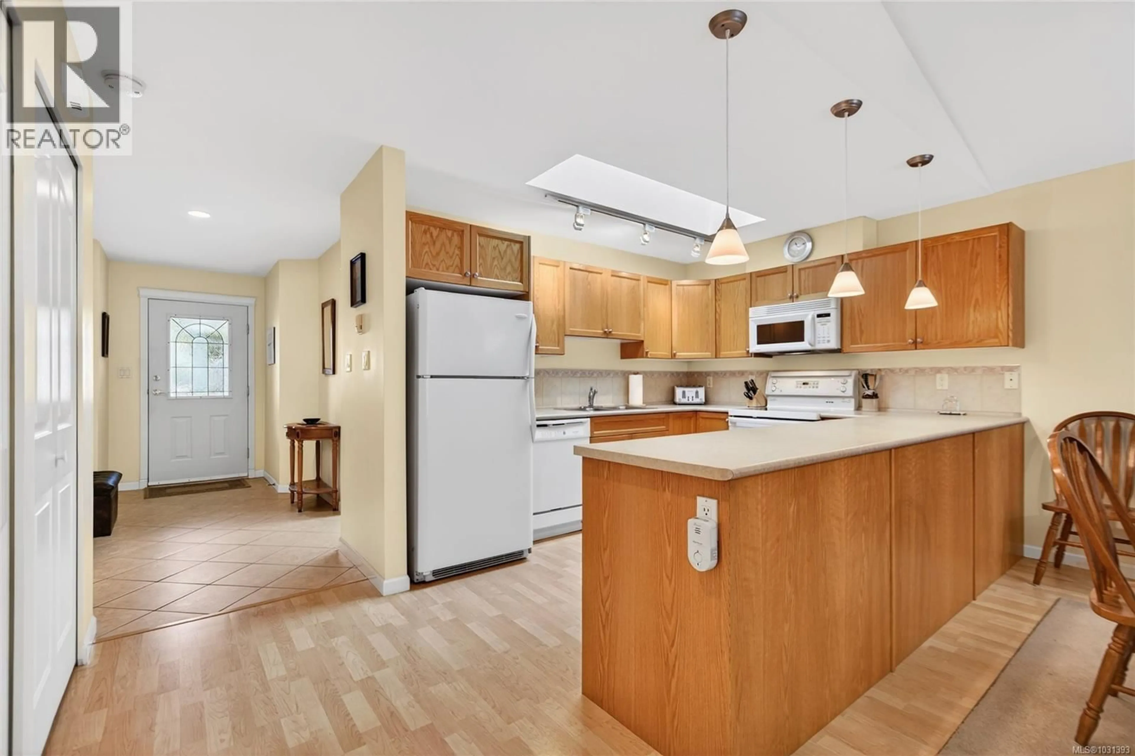 Open concept kitchen, unknown for 118 - 1919 ST. ANDREWS PLACE, Courtenay British Columbia V9N9J4