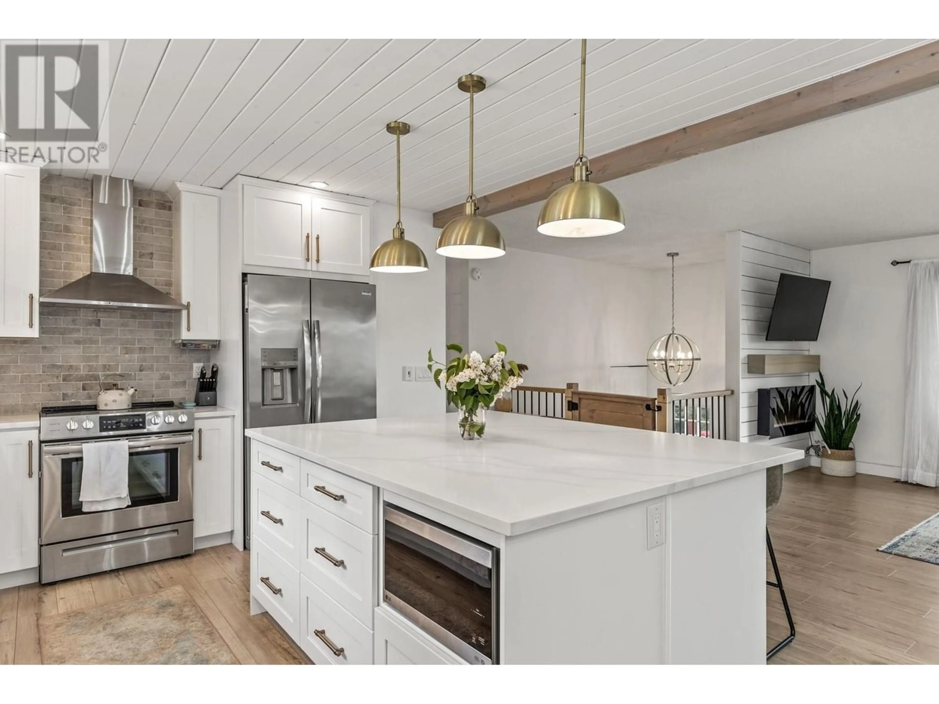 Contemporary kitchen for 1854 Large Avenue, Kelowna British Columbia V1K4K4