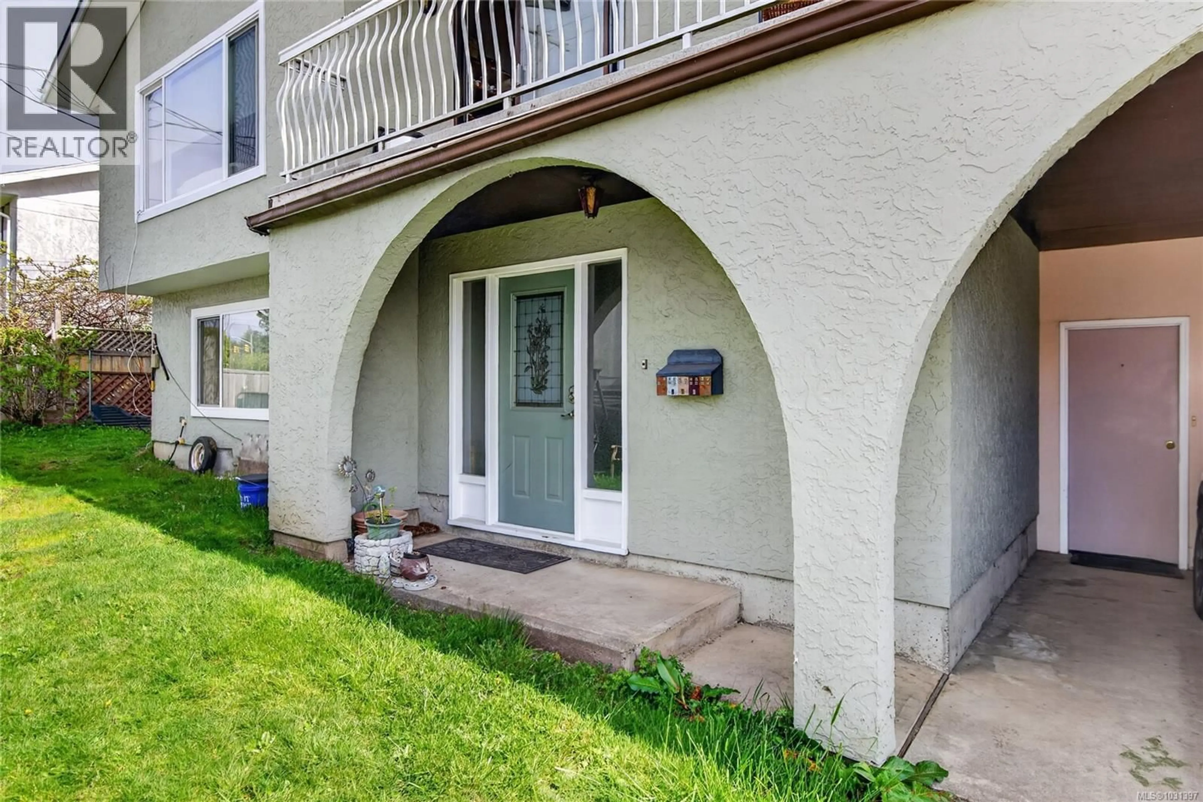 Patio, street for 360 BACK ROAD, Courtenay British Columbia V9N3W9