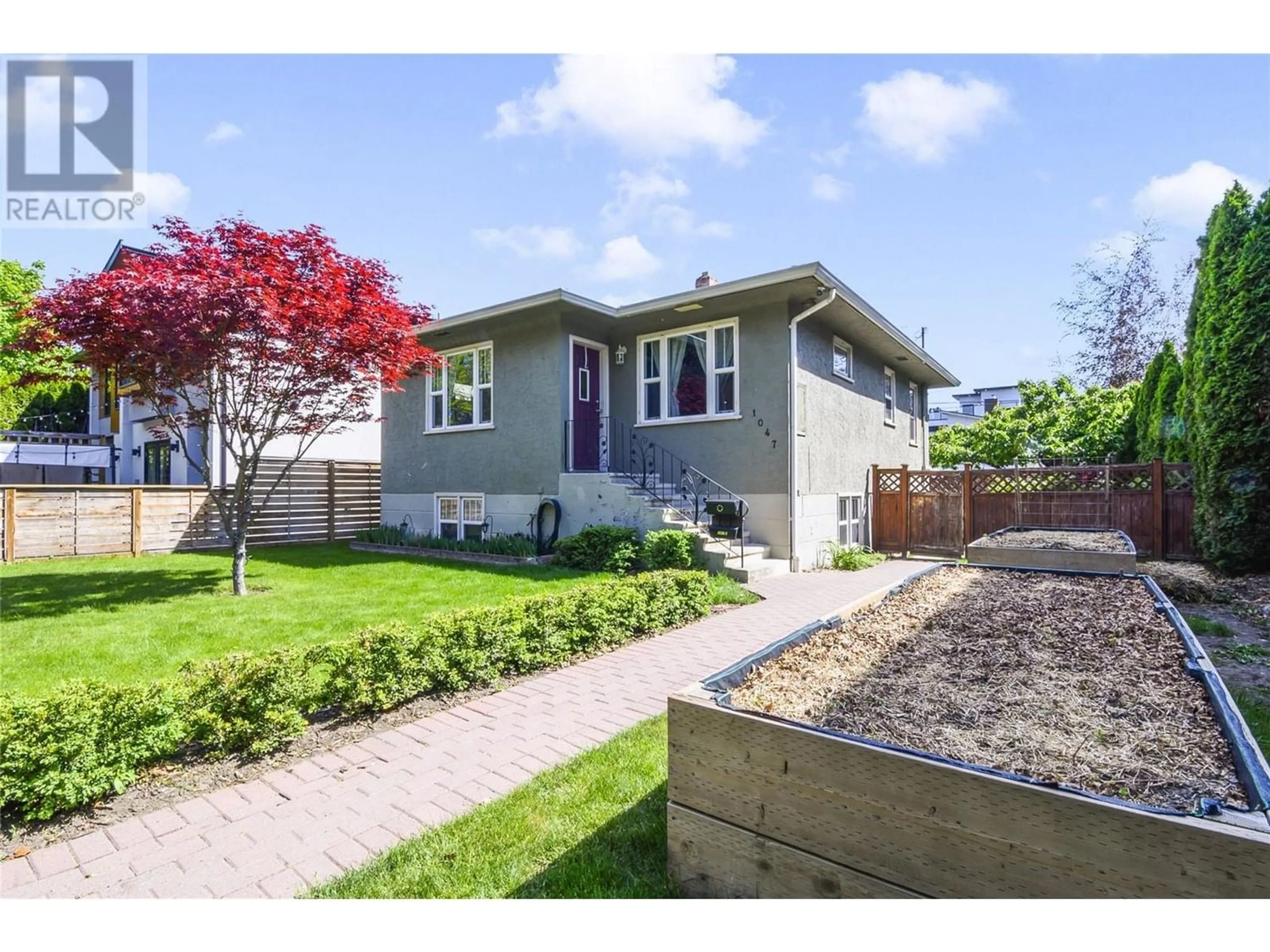 Frontside or backside of a home for 1047 Stockwell Avenue, Kelowna British Columbia V1Y6W4