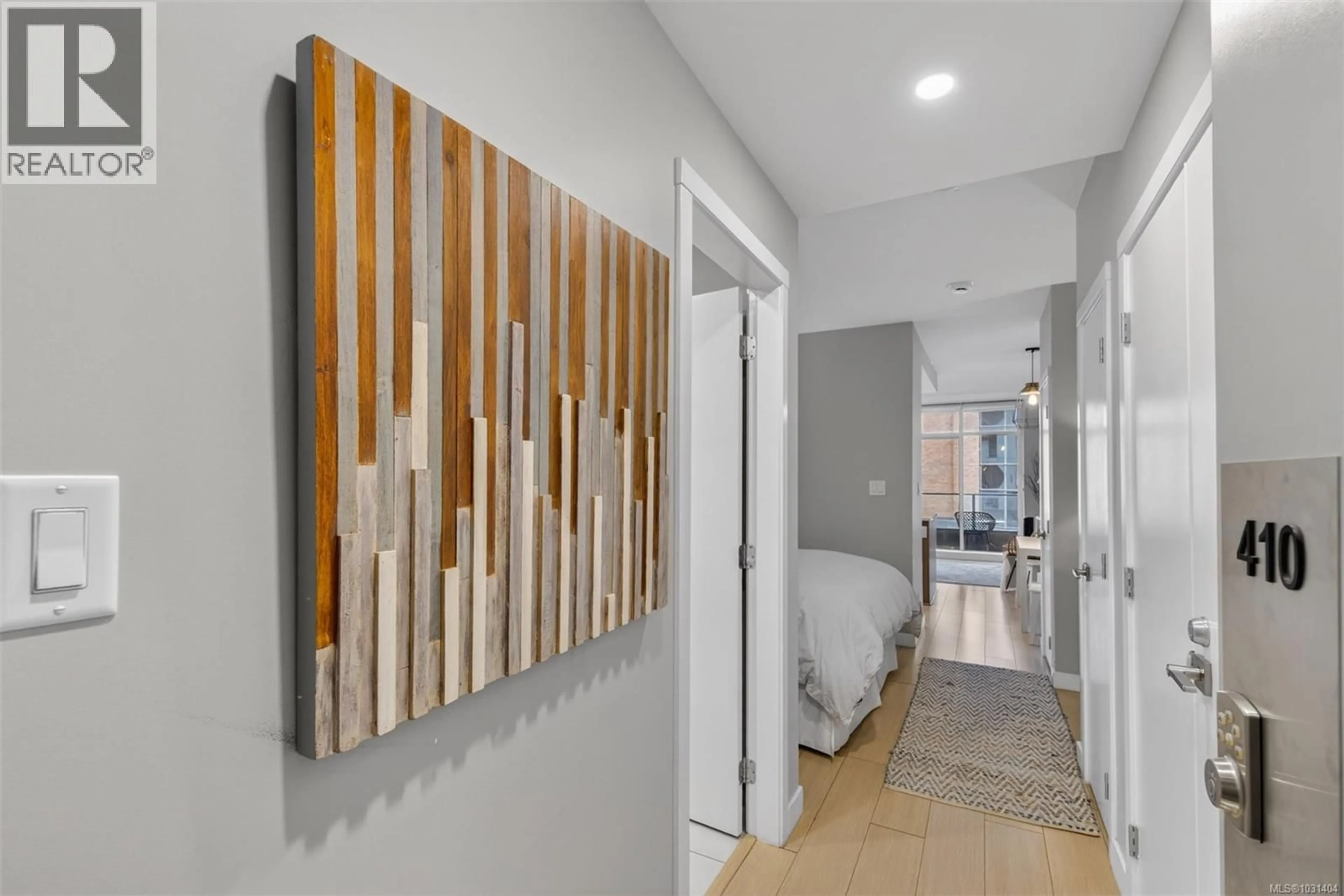 Indoor entryway for 410 - 728 YATES STREET, Victoria British Columbia V8W1L4
