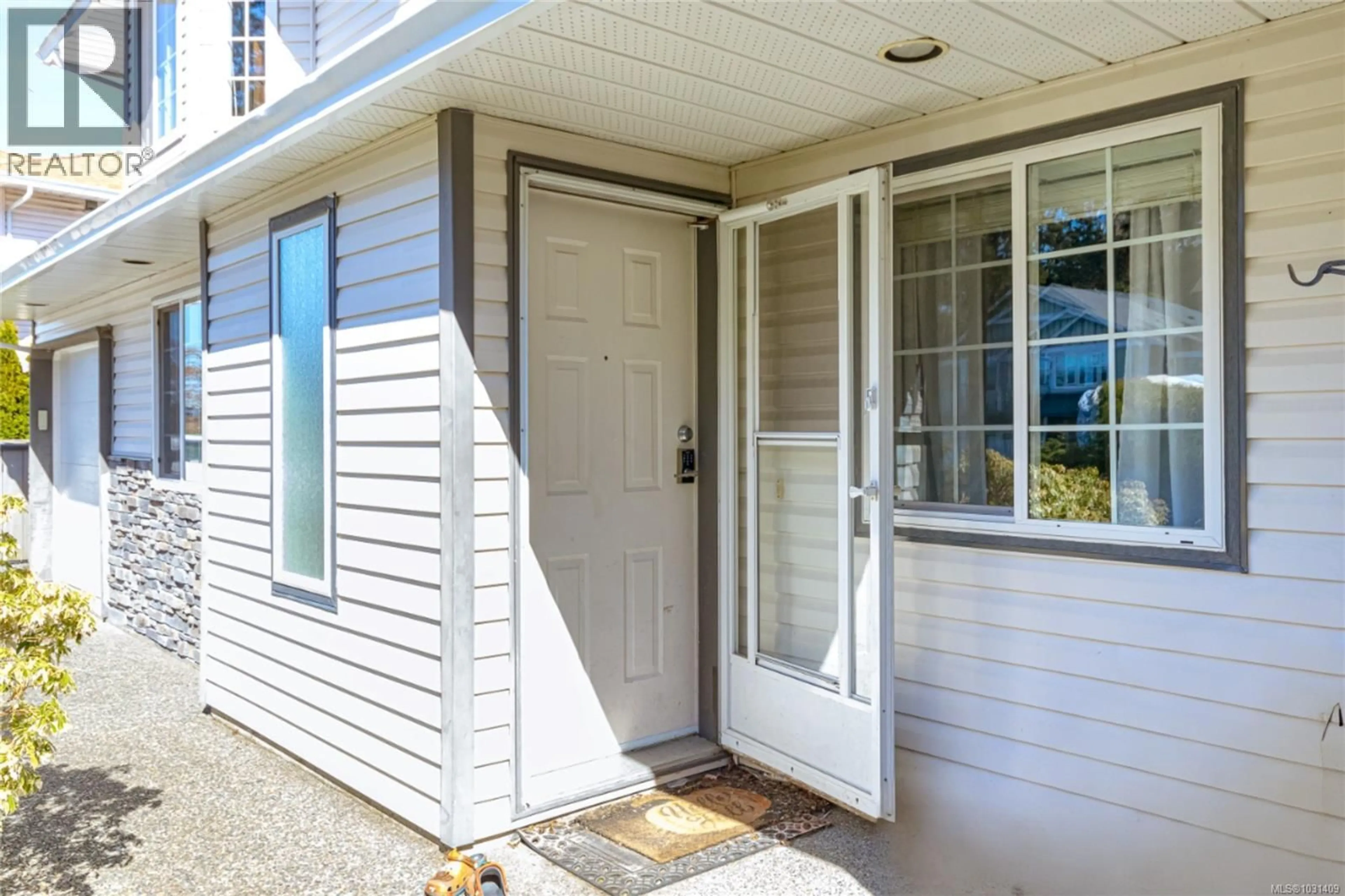 Home with vinyl exterior material, street for 3321 SUSAN MARIE PLACE, Colwood British Columbia V9C3V3