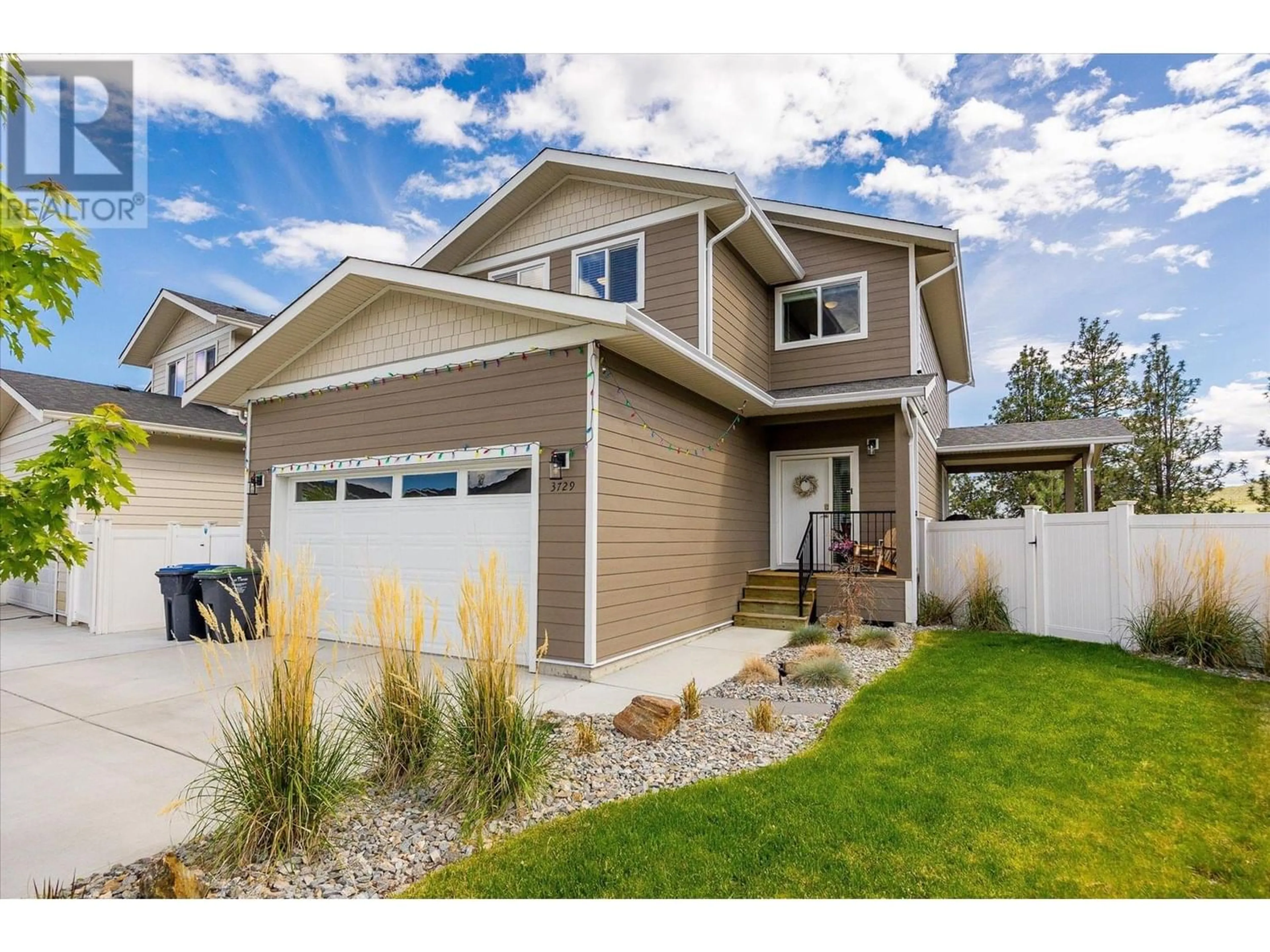 Home with vinyl exterior material for 3729 Inverness Road, West Kelowna British Columbia V4T3N2