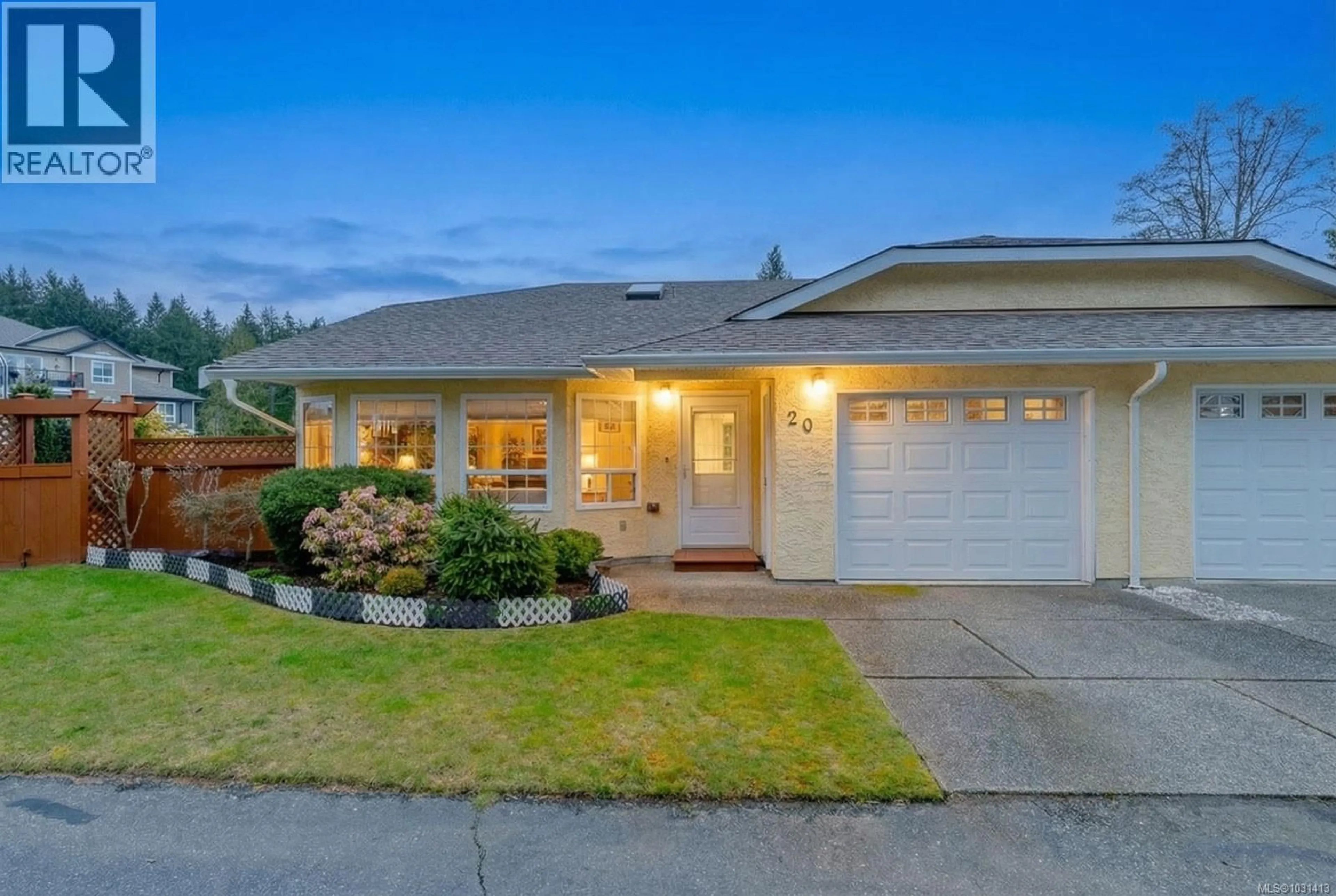 Home with vinyl exterior material, street for 20 - 4750 UPLANDS DRIVE, Nanaimo British Columbia V9T5V1