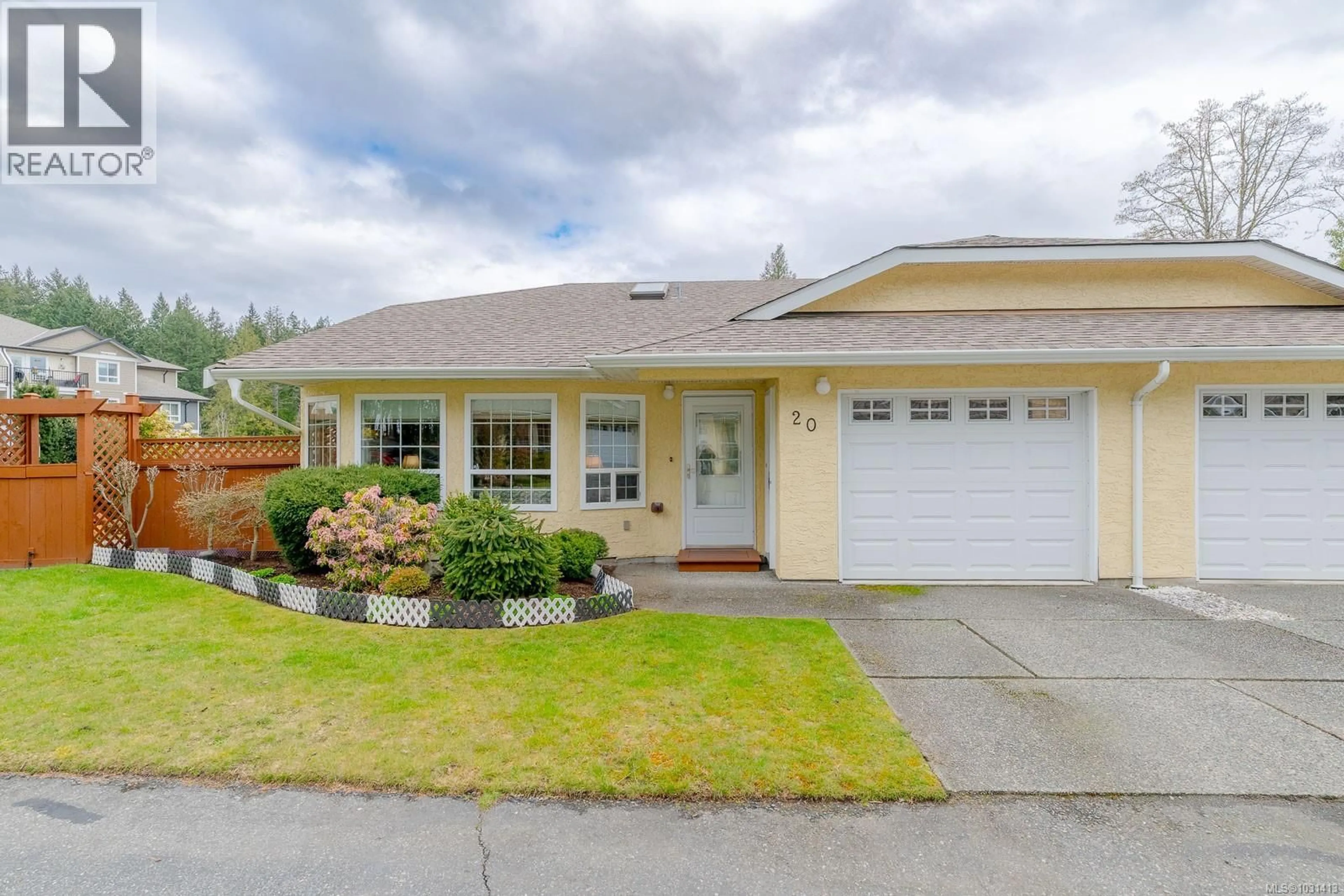 Home with vinyl exterior material, street for 20 - 4750 UPLANDS DRIVE, Nanaimo British Columbia V9T5V1