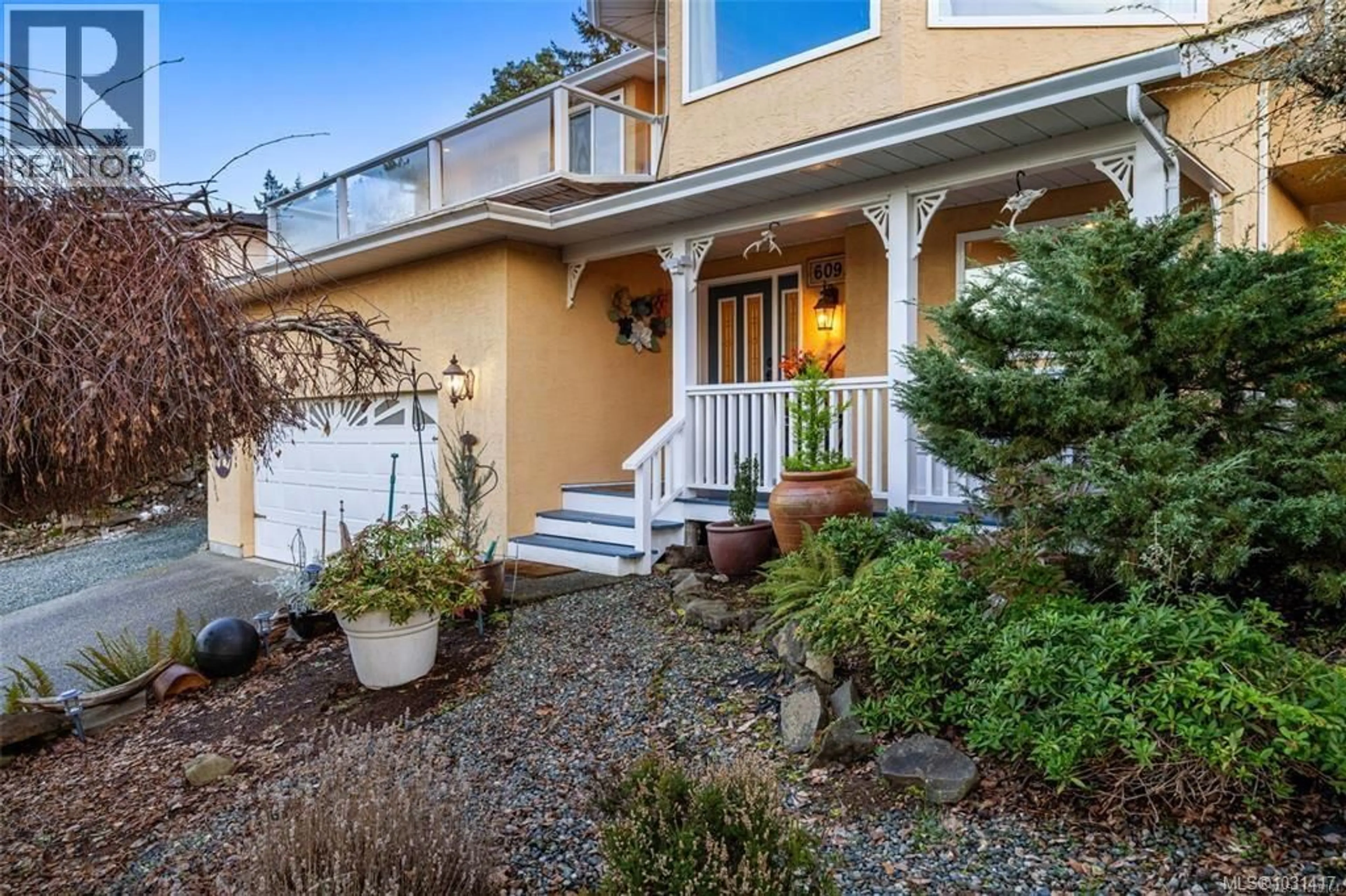 Home with vinyl exterior material, street for 6092 CHIPPEWA ROAD, Duncan British Columbia V9L5P6